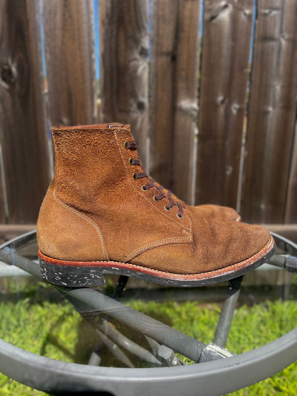 Photo by Ender on March 5, 2024 of the Briselblack The Hawk in Horween Natural Chromexcel Roughout.