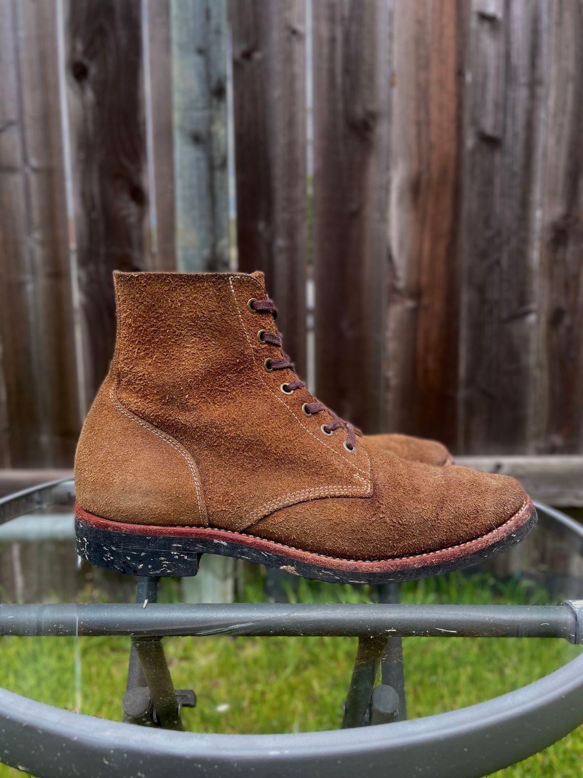 Photo by Ender on April 4, 2024 of the Briselblack The Hawk in Horween Natural Chromexcel Roughout.
