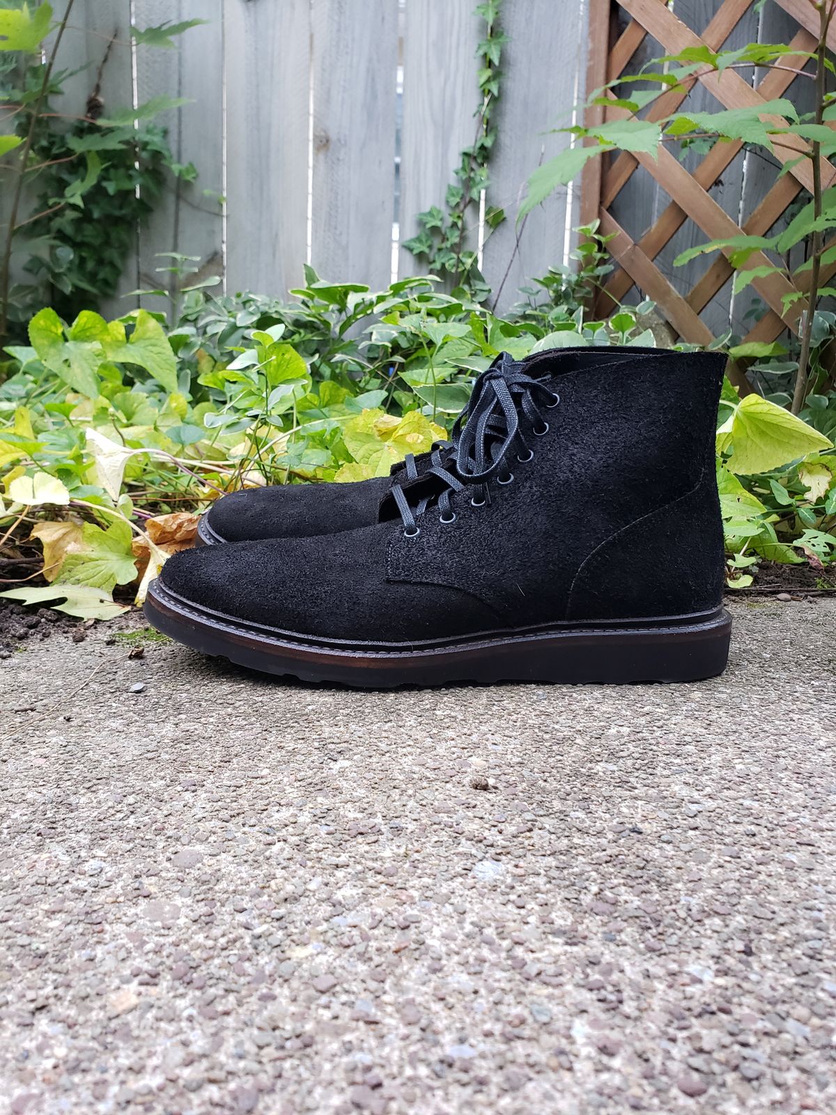 Photo by SneakyTurtle on October 1, 2022 of the Oak Street Bootmakers Field Boot in Seidel Black Oiled Congo Shrunken Bison Roughout.