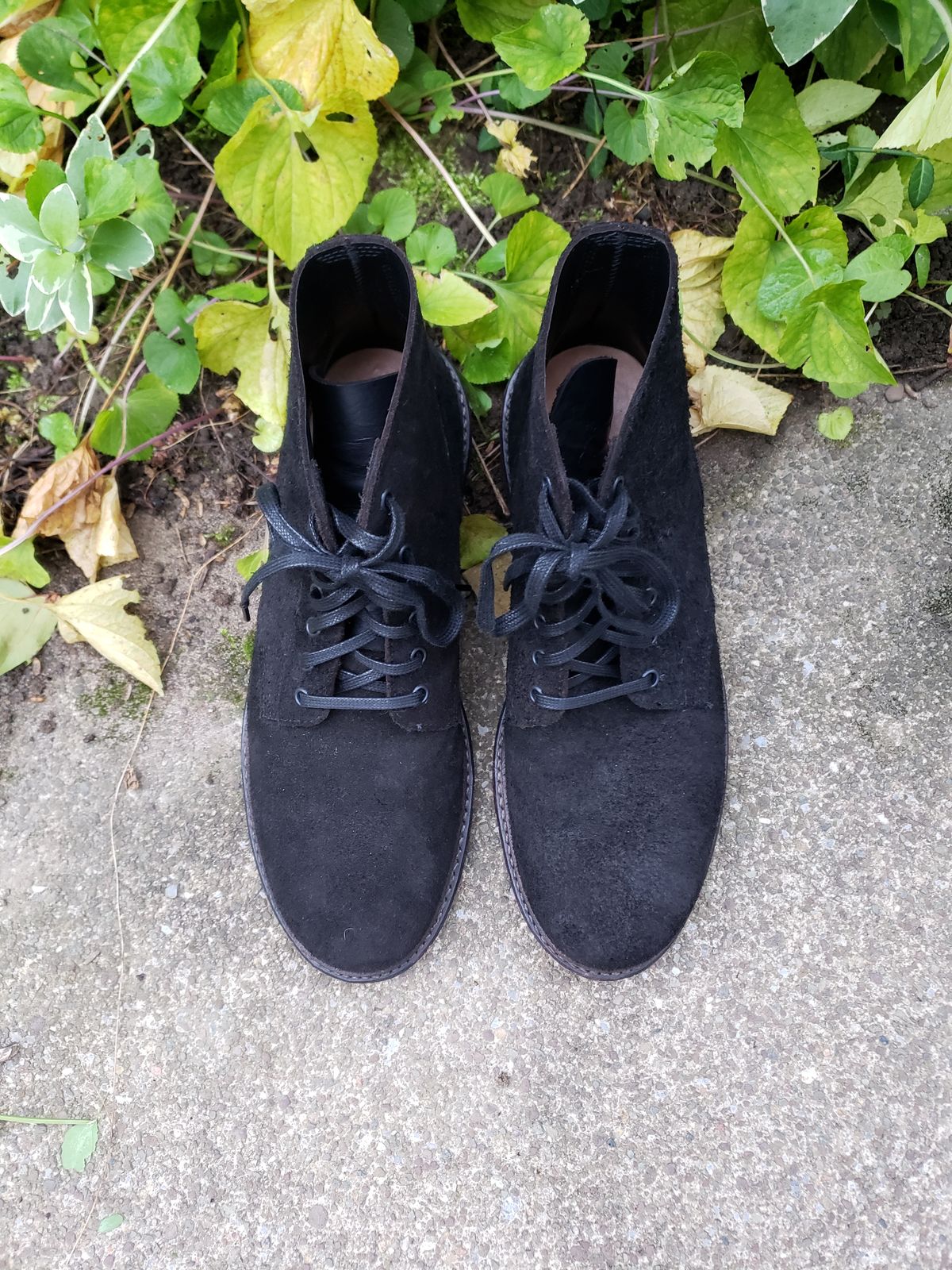 Photo by SneakyTurtle on October 1, 2022 of the Oak Street Bootmakers Field Boot in Seidel Black Oiled Congo Shrunken Bison Roughout.