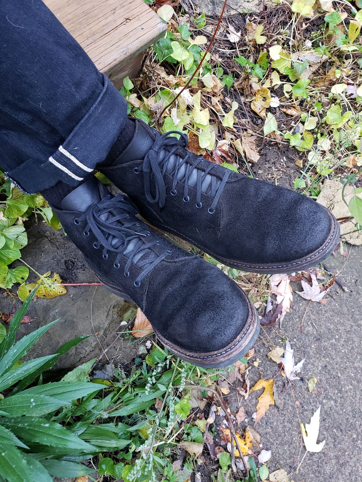 Photo by SneakyTurtle on November 1, 2022 of the Oak Street Bootmakers Field Boot in Seidel Black Oiled Congo Shrunken Bison Roughout.