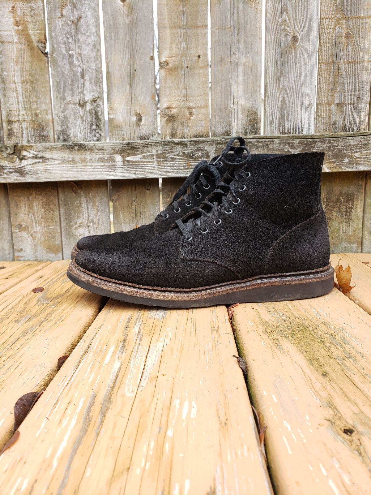 Photo by SneakyTurtle on January 1, 2023 of the Oak Street Bootmakers Field Boot in Seidel Black Oiled Congo Shrunken Bison Roughout.