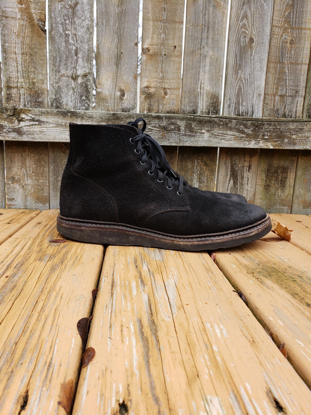 Photo by SneakyTurtle on January 1, 2023 of the Oak Street Bootmakers Field Boot in Seidel Black Oiled Congo Shrunken Bison Roughout.