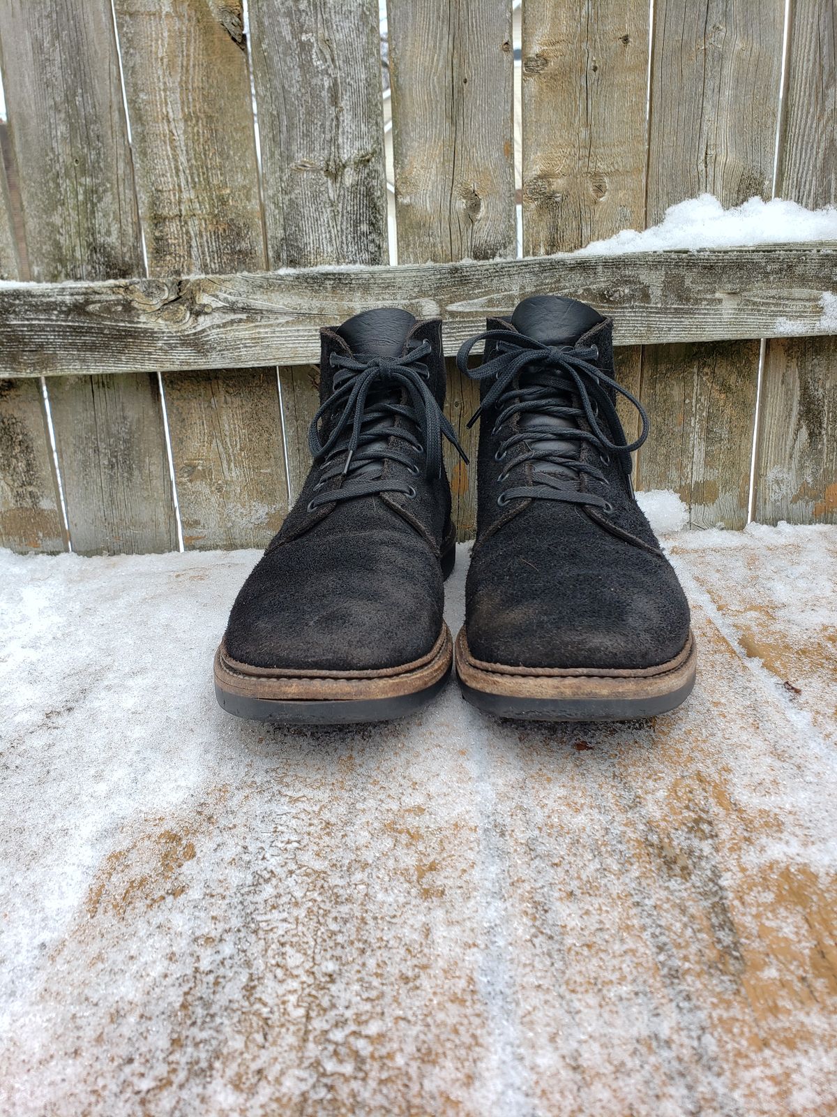 Photo by SneakyTurtle on February 2, 2023 of the Oak Street Bootmakers Field Boot in Seidel Black Oiled Congo Shrunken Bison Roughout.