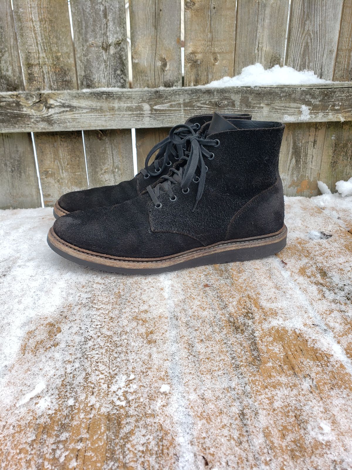 Photo by SneakyTurtle on February 2, 2023 of the Oak Street Bootmakers Field Boot in Seidel Black Oiled Congo Shrunken Bison Roughout.