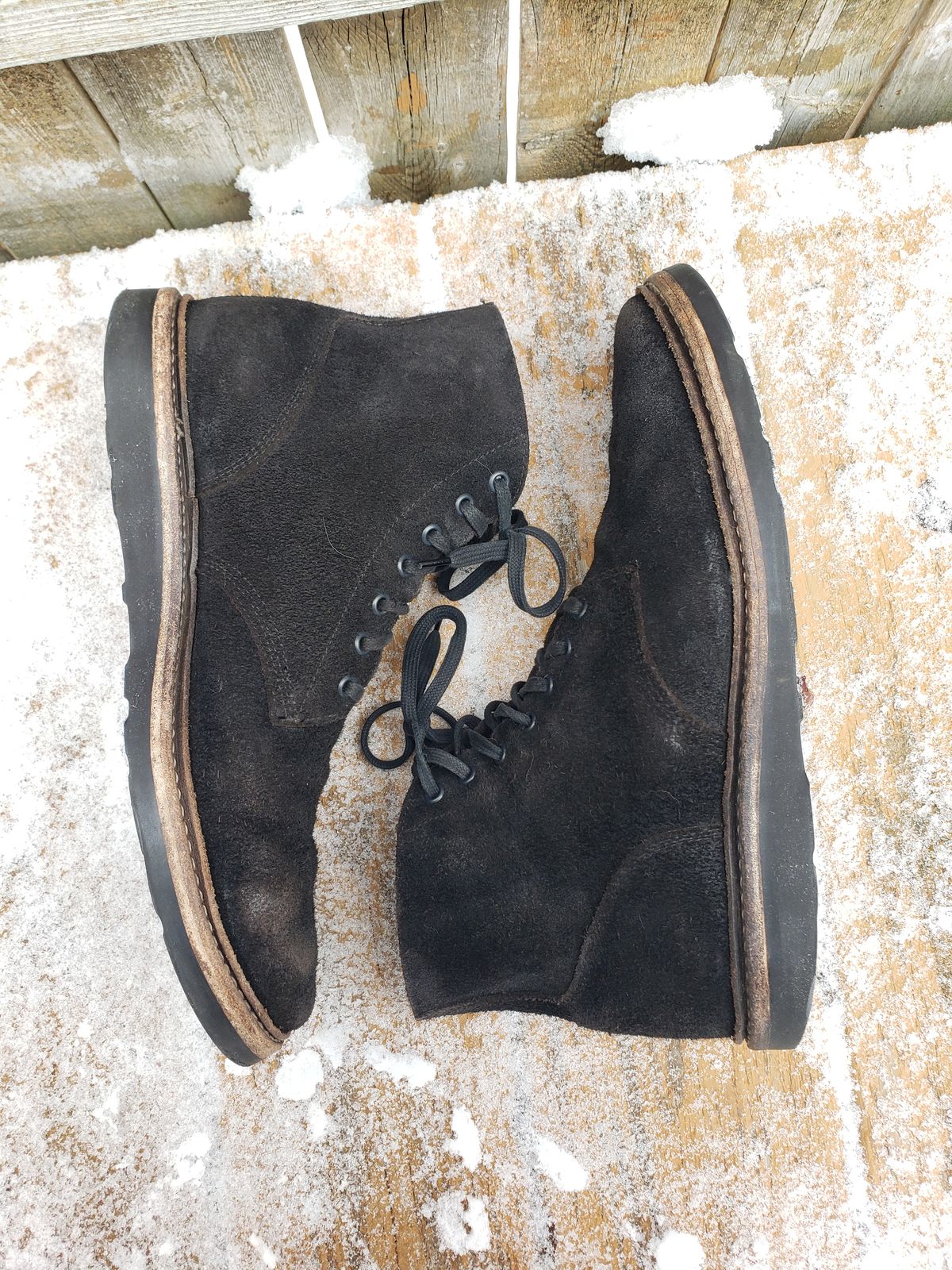 Photo by SneakyTurtle on February 2, 2023 of the Oak Street Bootmakers Field Boot in Seidel Black Oiled Congo Shrunken Bison Roughout.