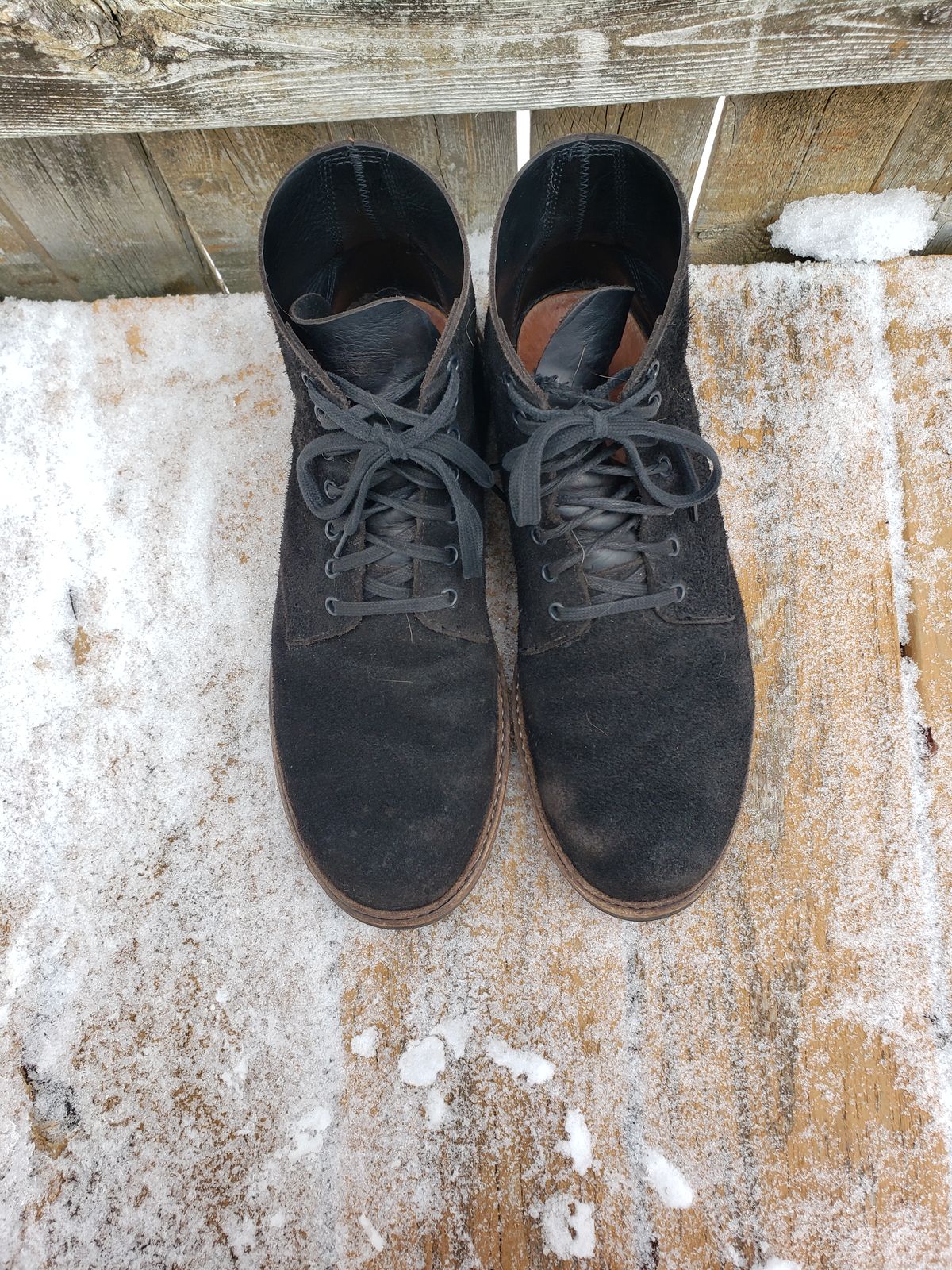 Photo by SneakyTurtle on February 2, 2023 of the Oak Street Bootmakers Field Boot in Seidel Black Oiled Congo Shrunken Bison Roughout.