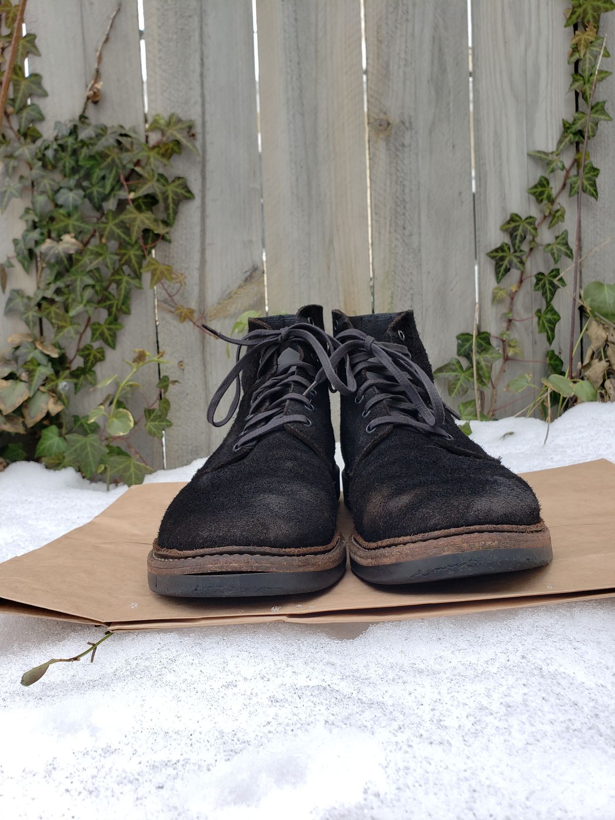 Photo by SneakyTurtle on March 1, 2023 of the Oak Street Bootmakers Field Boot in Seidel Black Oiled Congo Shrunken Bison Roughout.