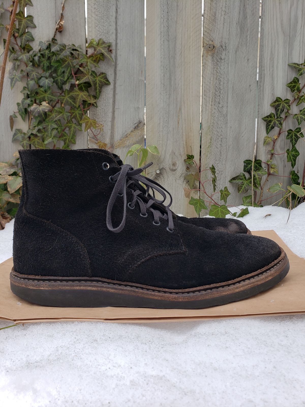 Photo by SneakyTurtle on March 1, 2023 of the Oak Street Bootmakers Field Boot in Seidel Black Oiled Congo Shrunken Bison Roughout.