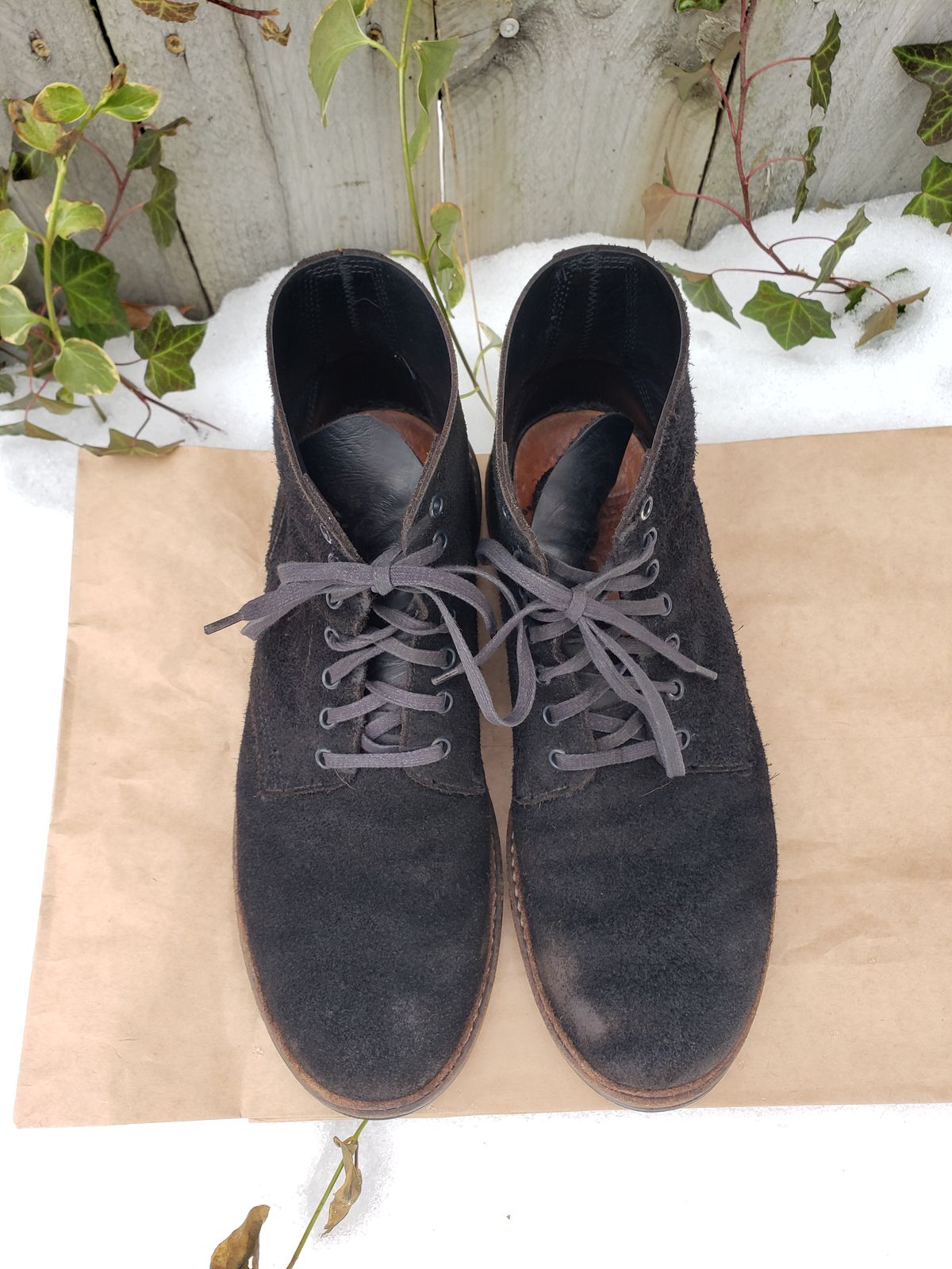 Photo by SneakyTurtle on March 1, 2023 of the Oak Street Bootmakers Field Boot in Seidel Black Oiled Congo Shrunken Bison Roughout.
