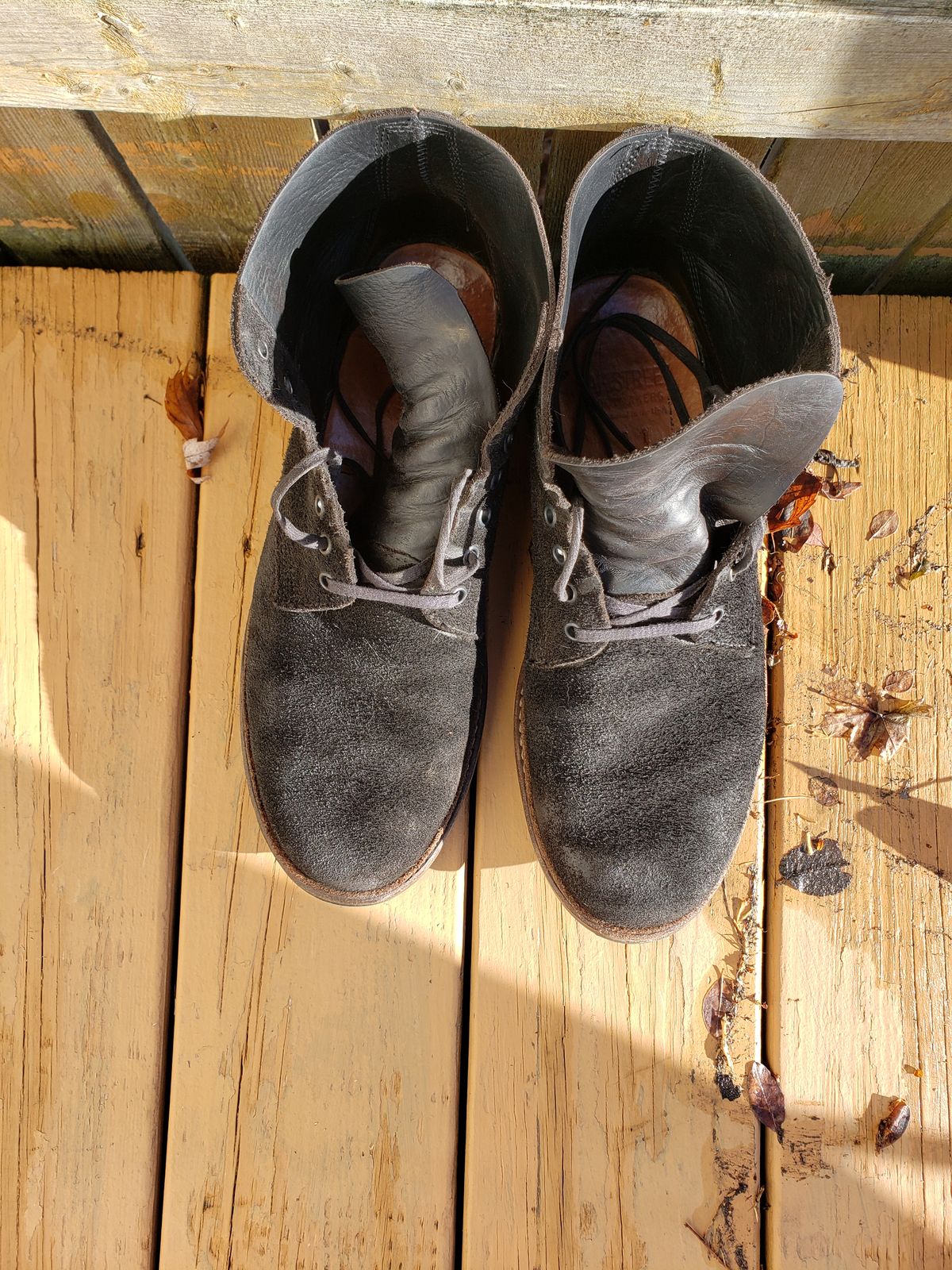 Photo by SneakyTurtle on April 1, 2023 of the Oak Street Bootmakers Field Boot in Seidel Black Oiled Congo Shrunken Bison Roughout.