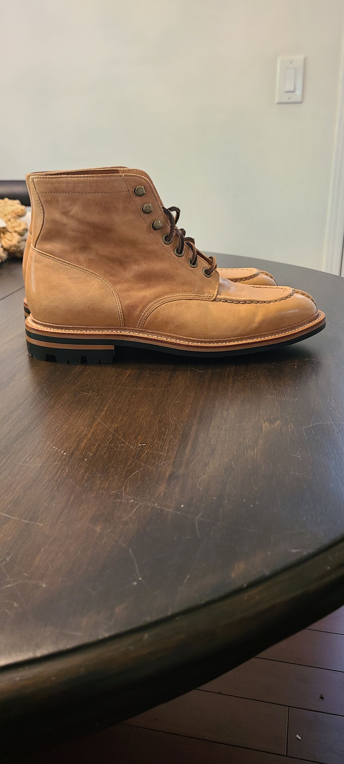 Photo by suplehdog on October 3, 2022 of the Grant Stone Ottawa Boot in Incas Natural Kangaroo.