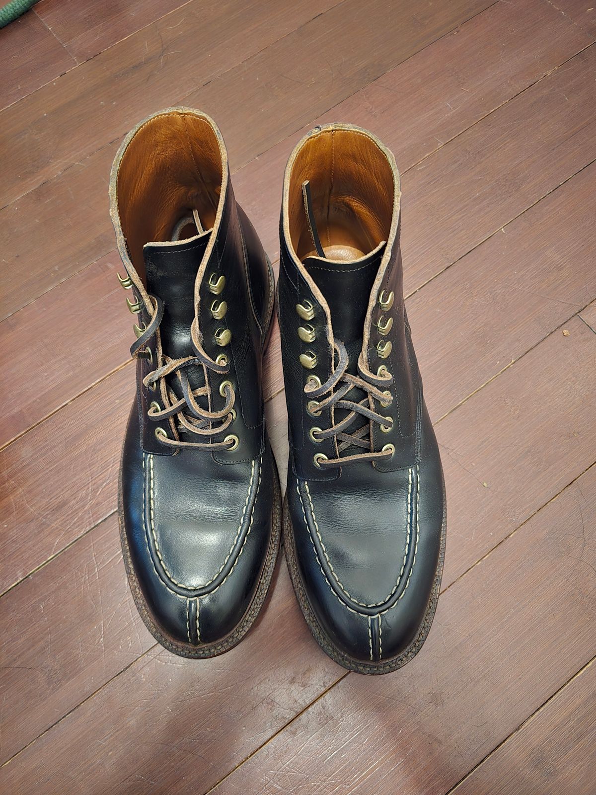 Photo by suplehdog on November 1, 2025 of the Grant Stone Ottawa Boot in Horween Black Chromexcel.