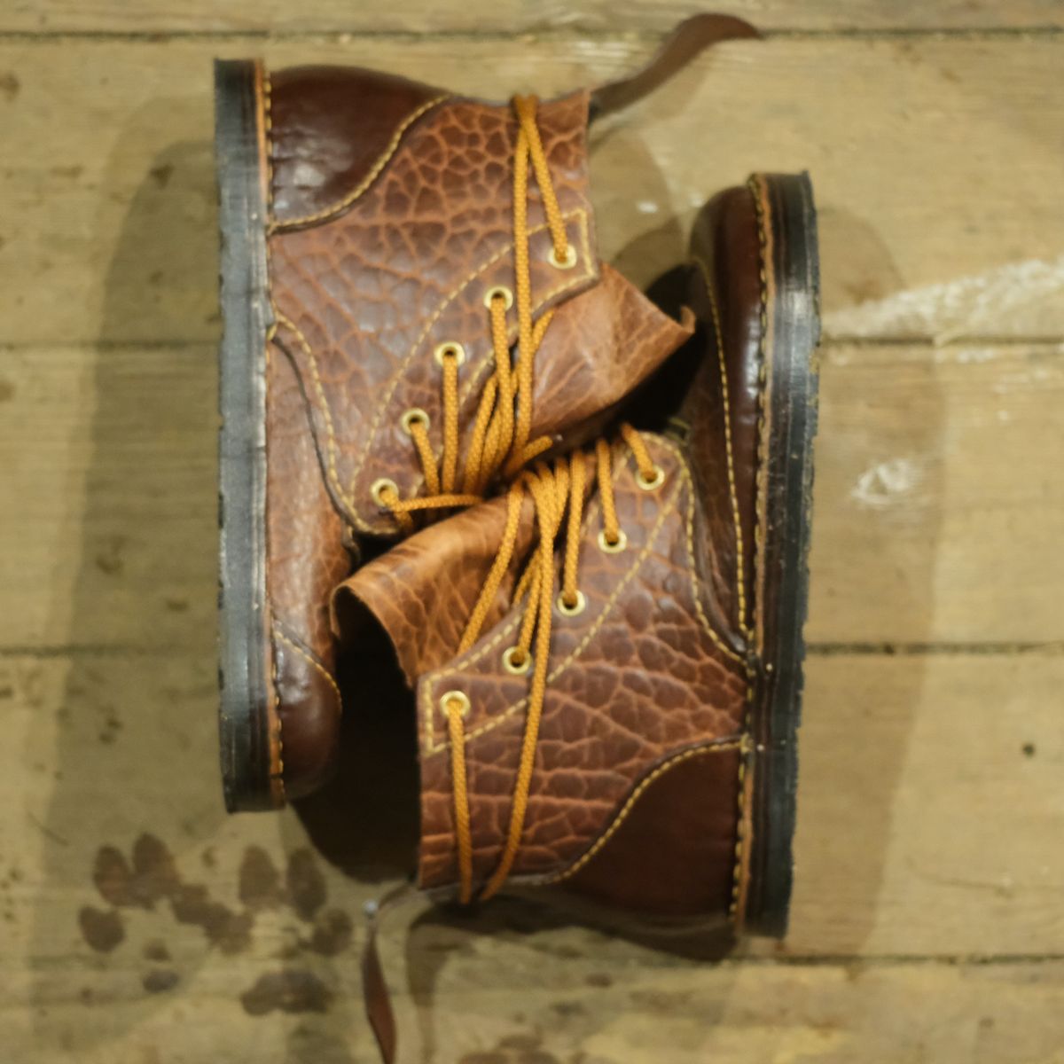 Photo by broadwinger on November 2, 2023 of the Broadwinger Luxury Work Slipper in shrunken bison.