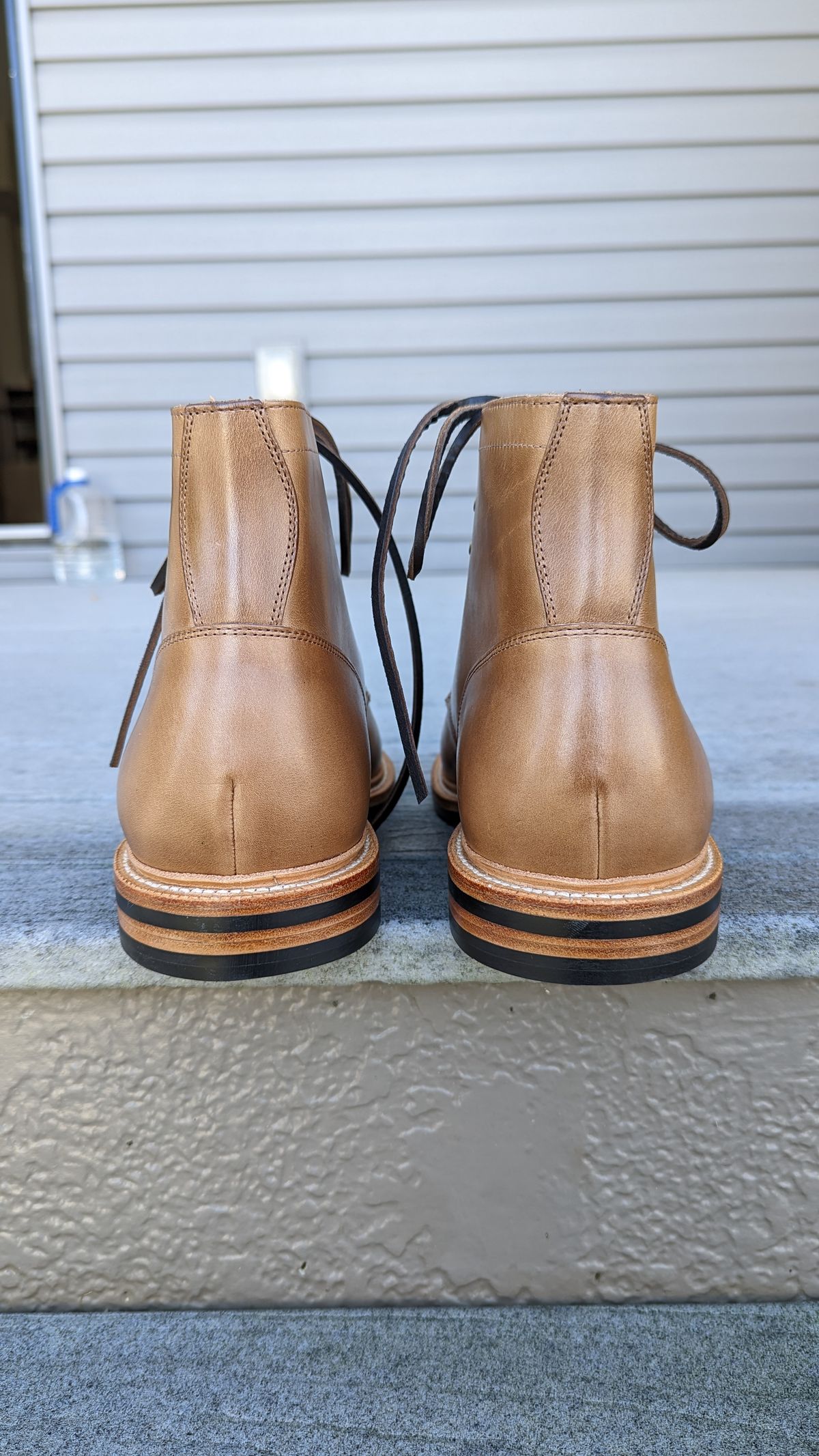 Photo by mikeczyz on November 1, 2022 of the Grant Stone Ottawa Boot in Horween Dune Chromexcel.