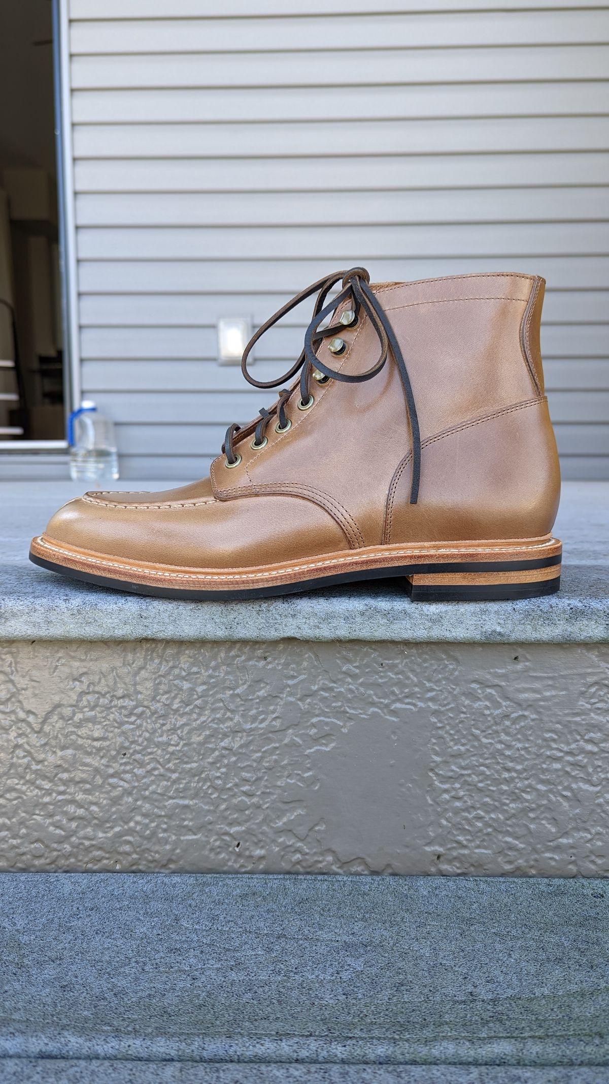 Photo by mikeczyz on November 1, 2022 of the Grant Stone Ottawa Boot in Horween Dune Chromexcel.