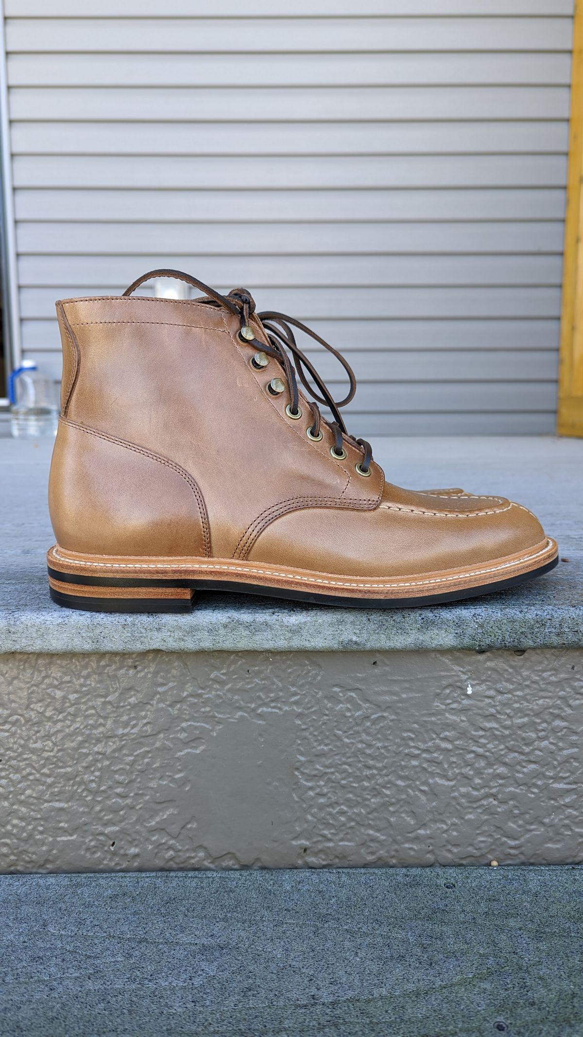 Photo by mikeczyz on November 1, 2022 of the Grant Stone Ottawa Boot in Horween Dune Chromexcel.