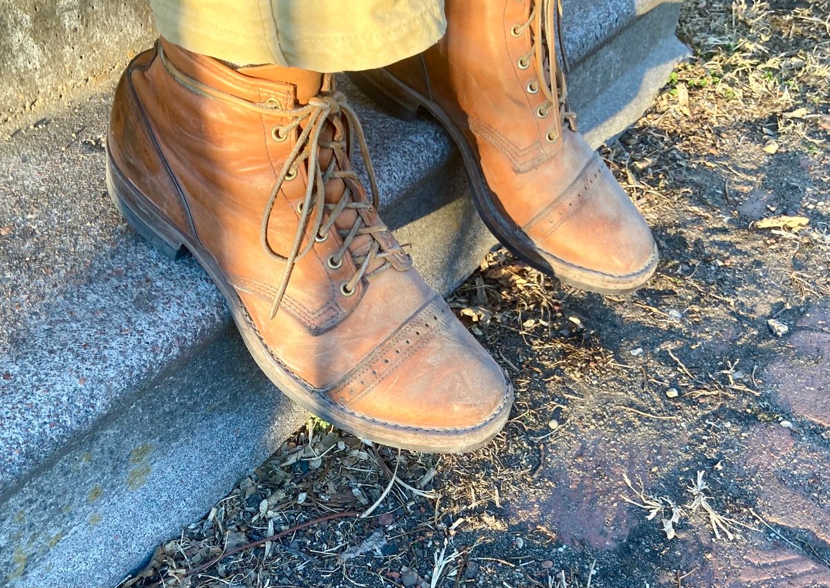 Photo by erm on March 4, 2022 of the Wesco Hendrik in Horween Natural Essex.