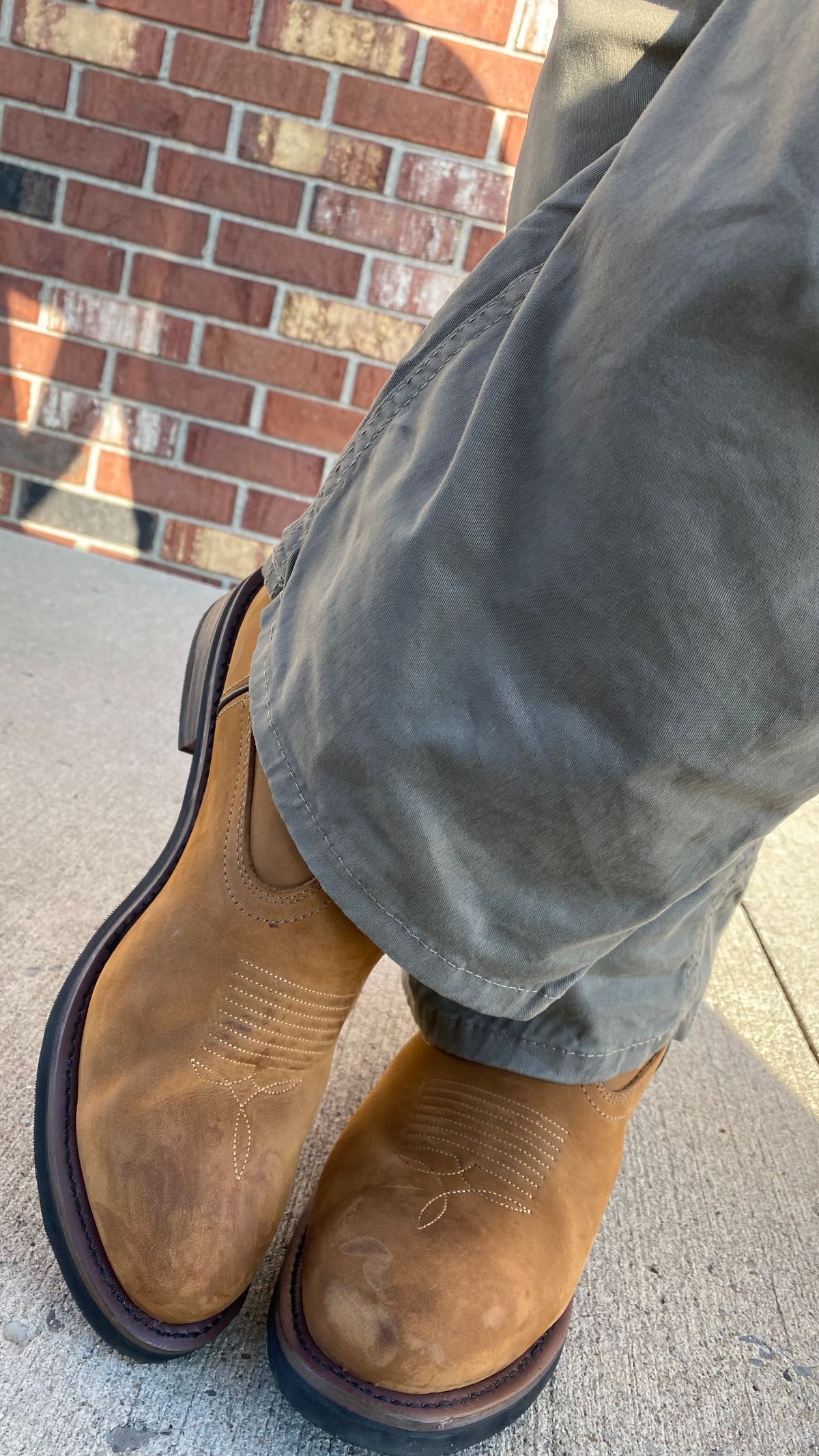 Photo by leocurrently on October 3, 2023 of the Dan Post Alberqurque in Unknown Leather.