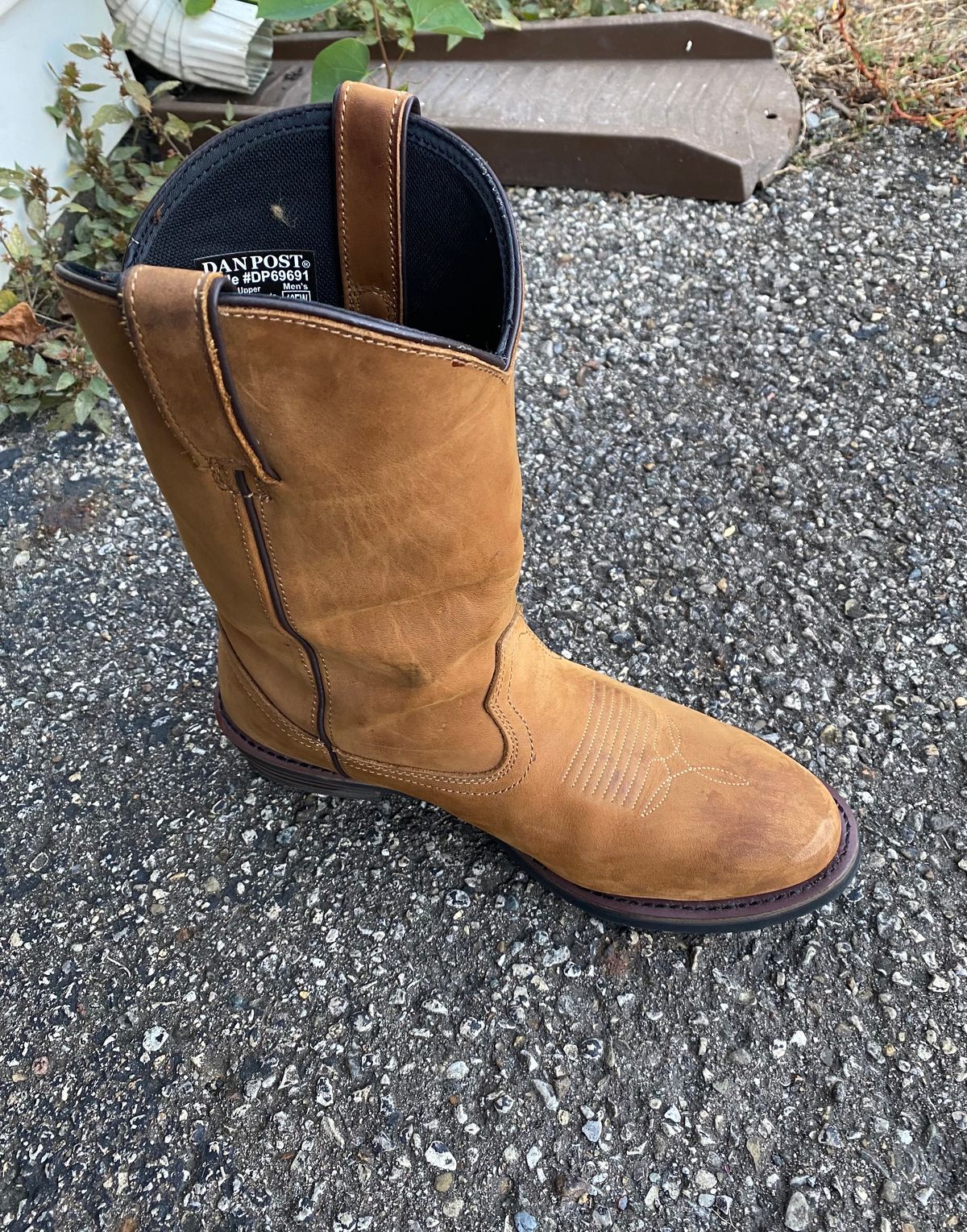 Photo by leocurrently on October 3, 2023 of the Dan Post Alberqurque in Unknown Leather.