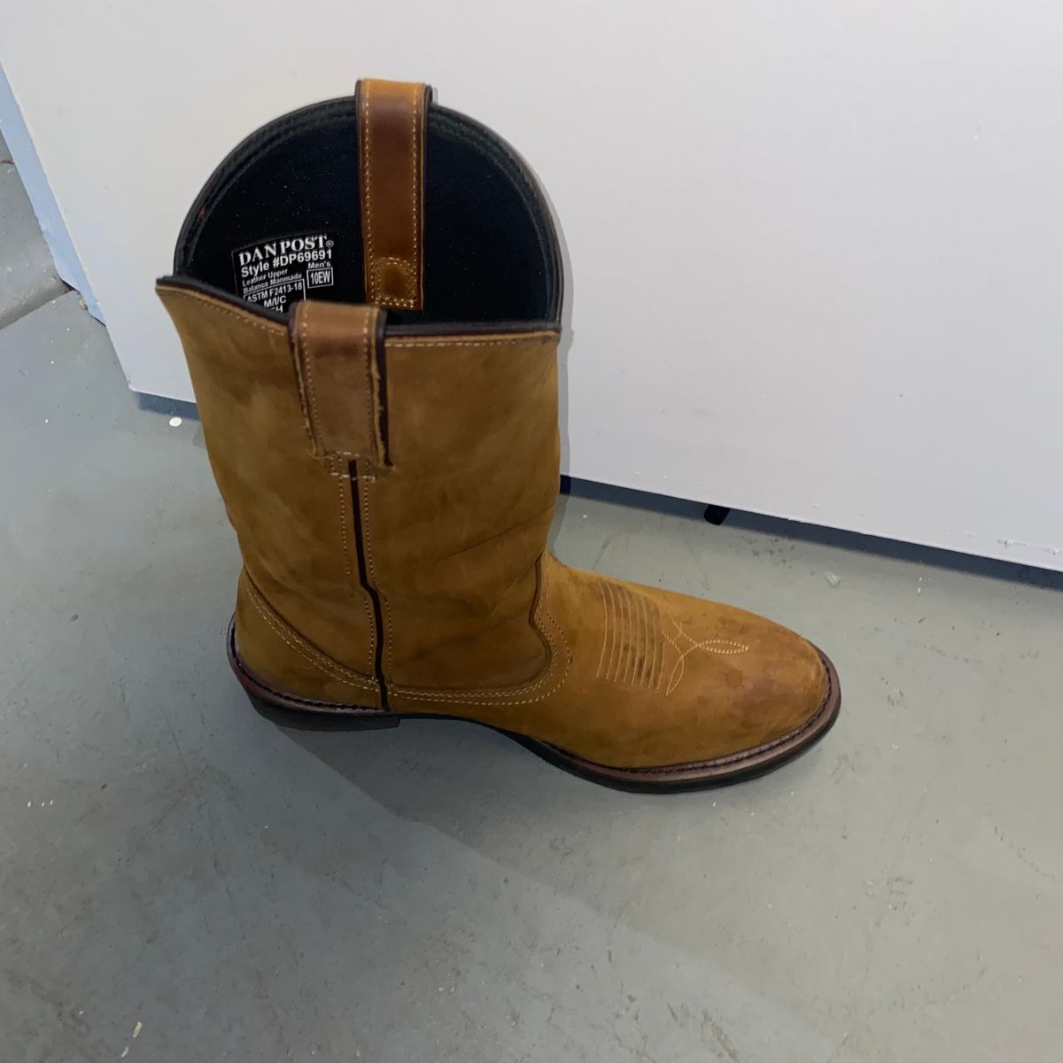 Photo by leocurrently on November 2, 2023 of the Dan Post Alberqurque in Unknown Leather.