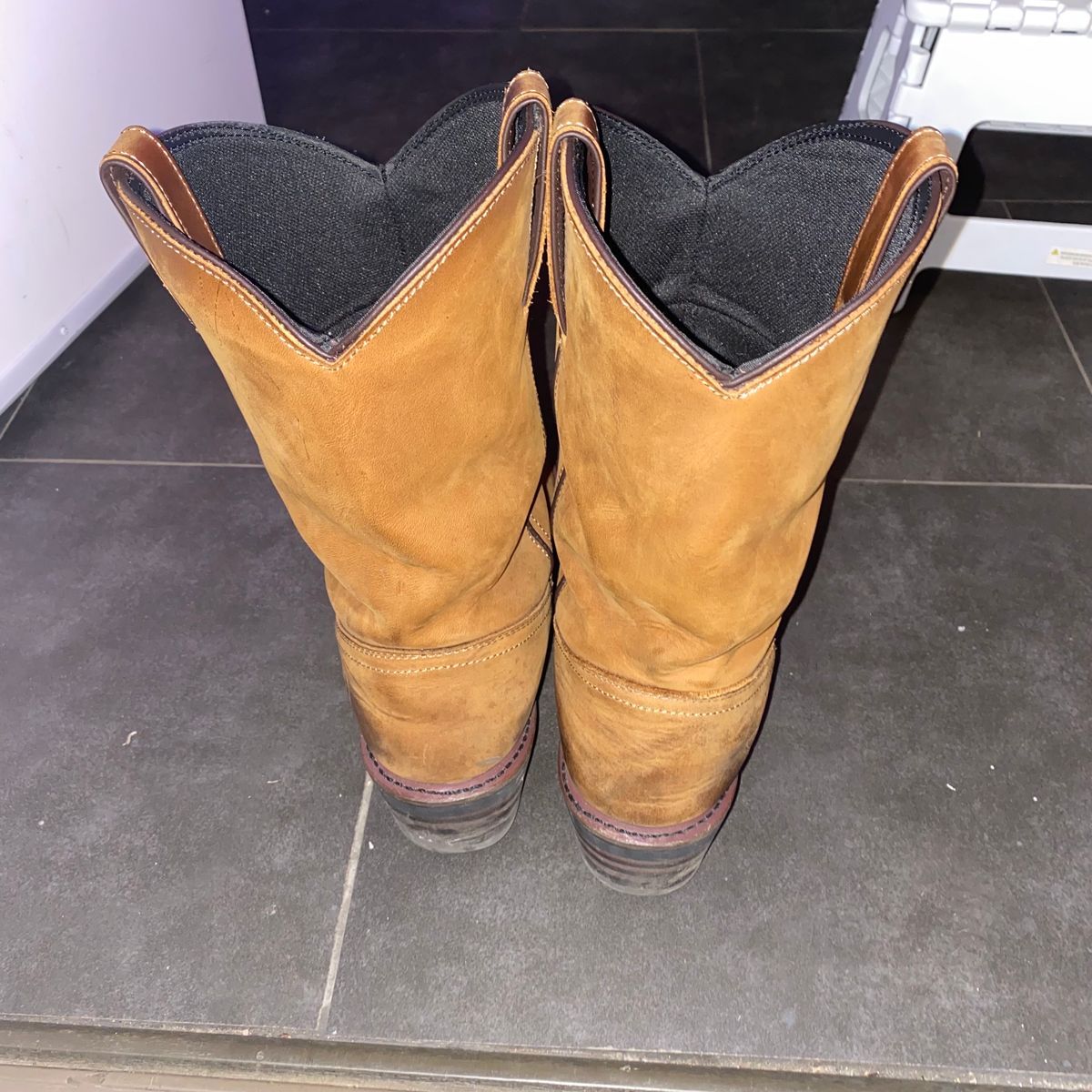 Photo by leocurrently on February 1, 2024 of the Dan Post Alberqurque in Unknown Leather.