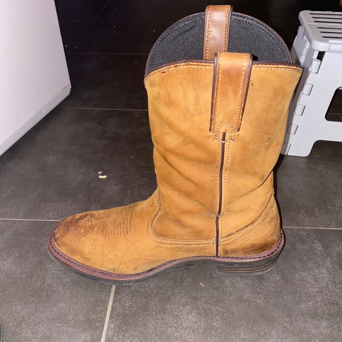 Photo by leocurrently on February 1, 2024 of the Dan Post Alberqurque in Unknown Leather.