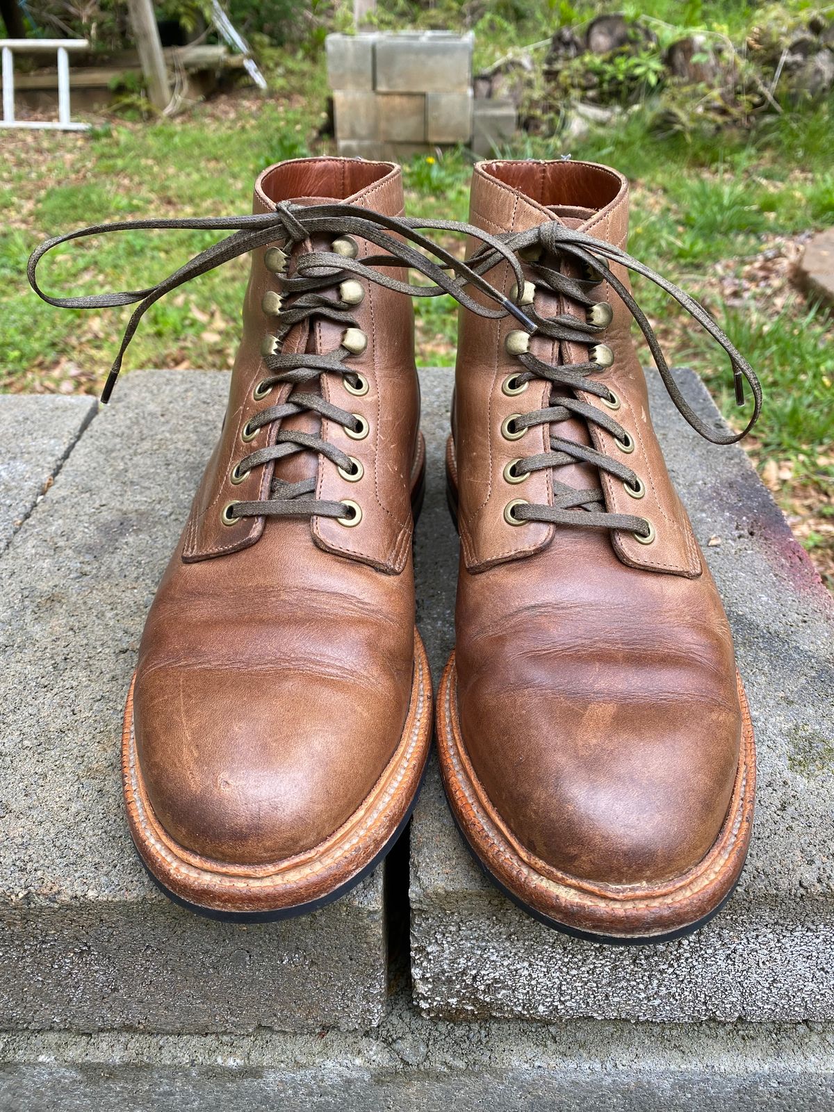 Photo by Esteban on April 4, 2023 of the Grant Stone Diesel Boot in Horween Natural Chromexcel.