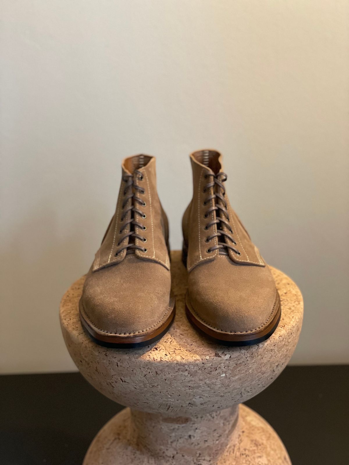 Photo by aitta on November 1, 2023 of the Aitta Handmade Boondockers in Horween Natural Chromexcel Roughout.