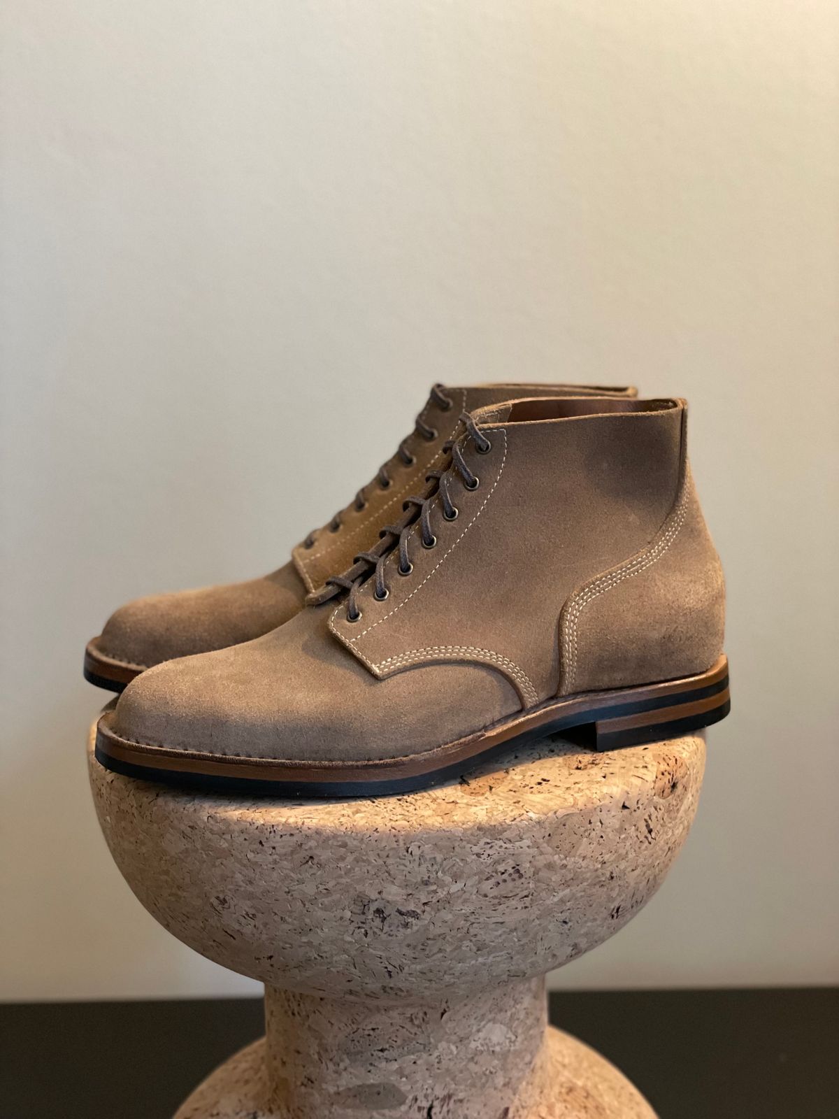 Photo by aitta on November 1, 2023 of the Aitta Handmade Boondockers in Horween Natural Chromexcel Roughout.