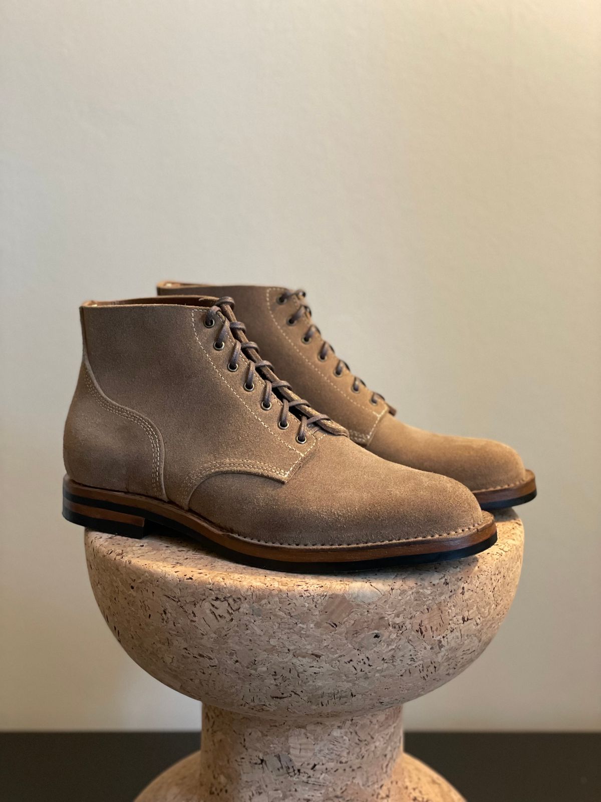 Photo by aitta on November 1, 2023 of the Aitta Handmade Boondockers in Horween Natural Chromexcel Roughout.