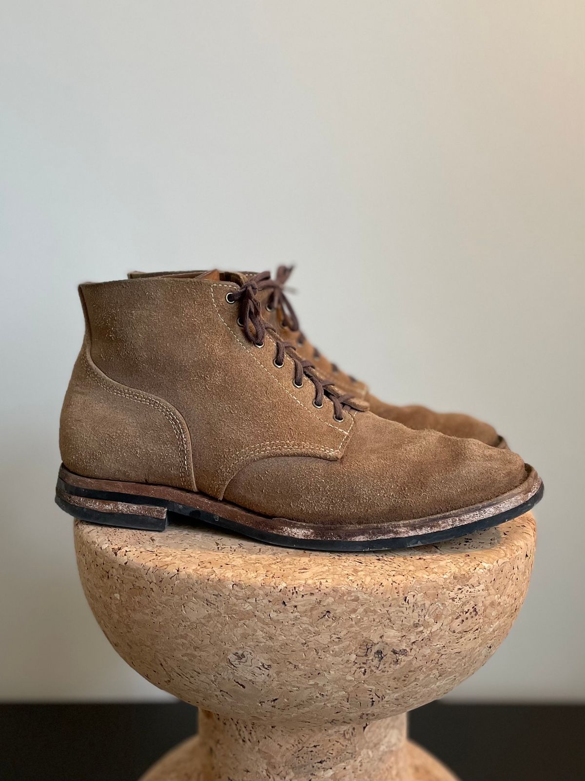 Photo by aitta on April 5, 2024 of the Aitta Handmade Boondockers in Horween Natural Chromexcel Roughout.