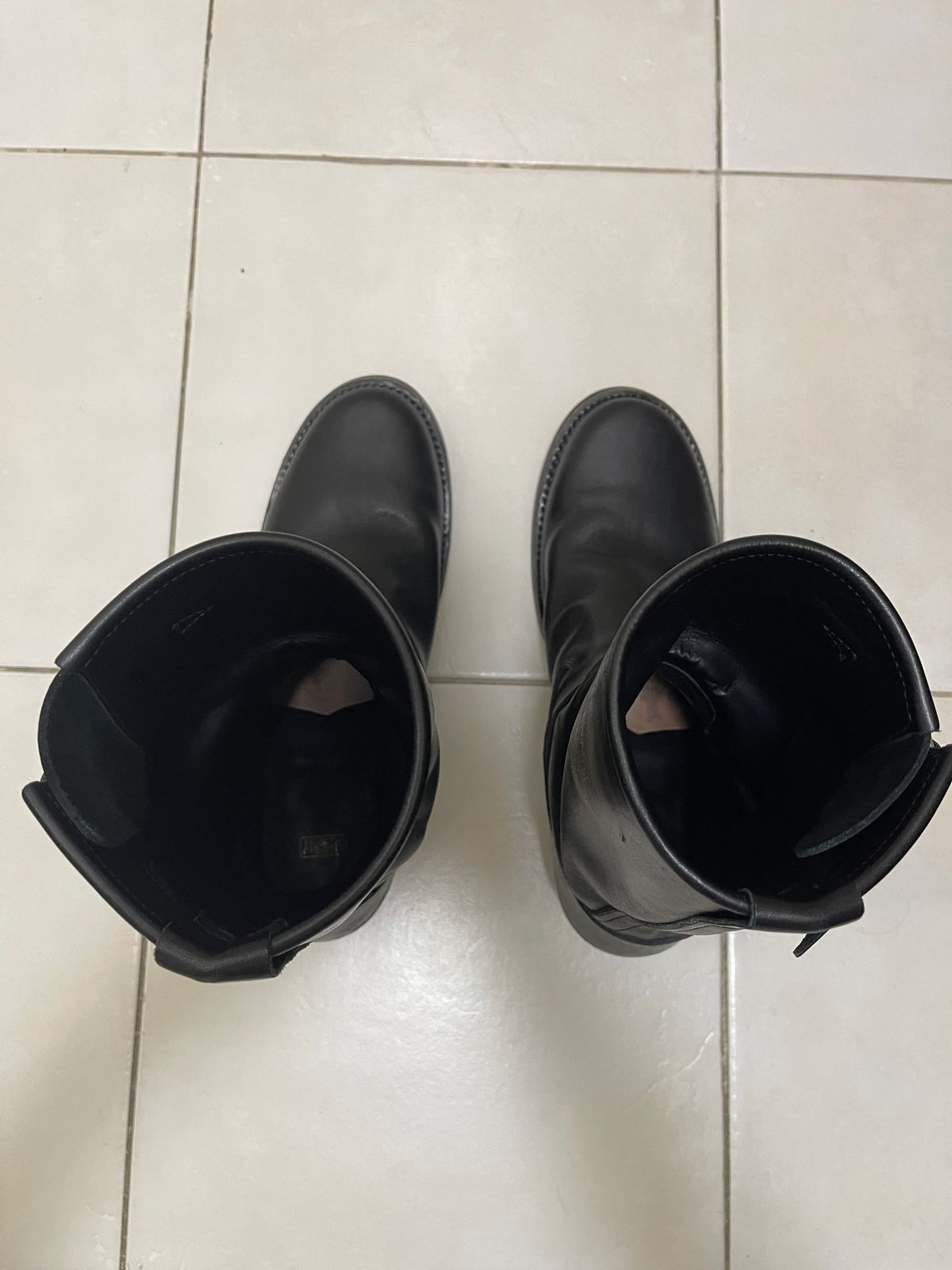 Photo by TY on February 2, 2024 of the Addict Boots AB-01 Engineer Boots in Black Dye-Finished Horsehide.