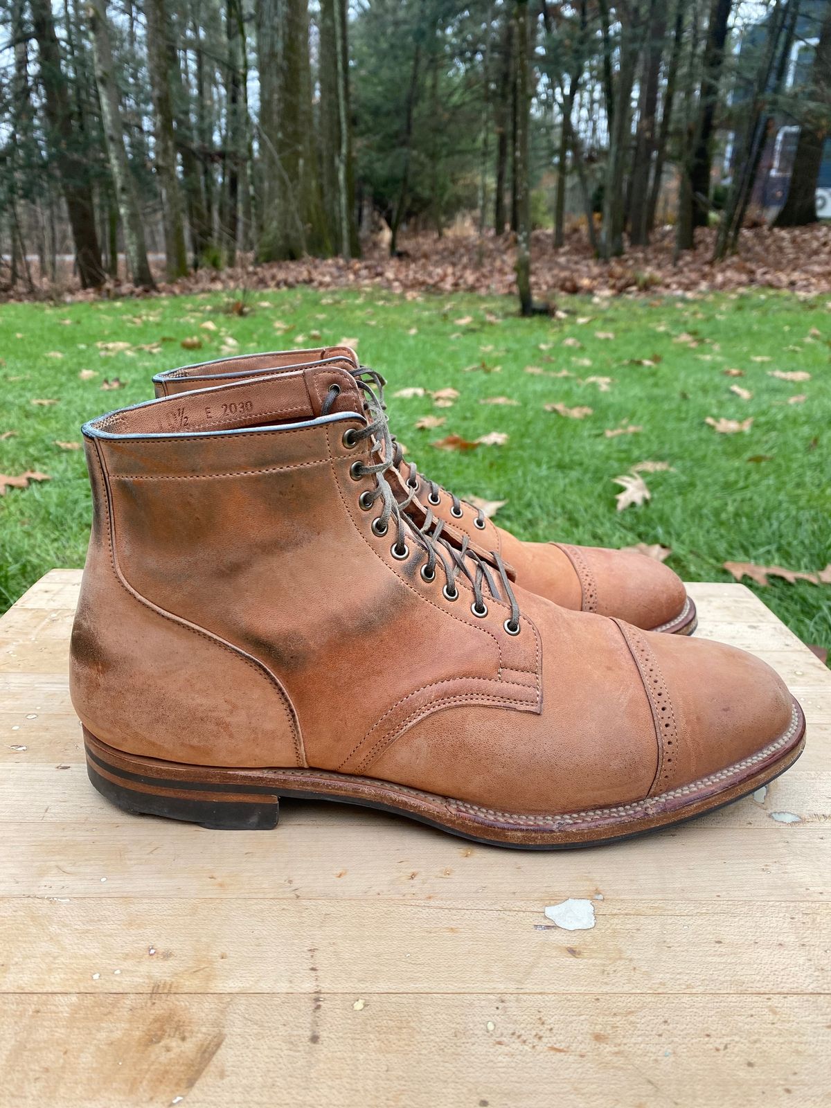 Photo by AgEcho on December 2, 2023 of the Viberg Service Boot BCT in Horween Natural Crust Double Cordovan.
