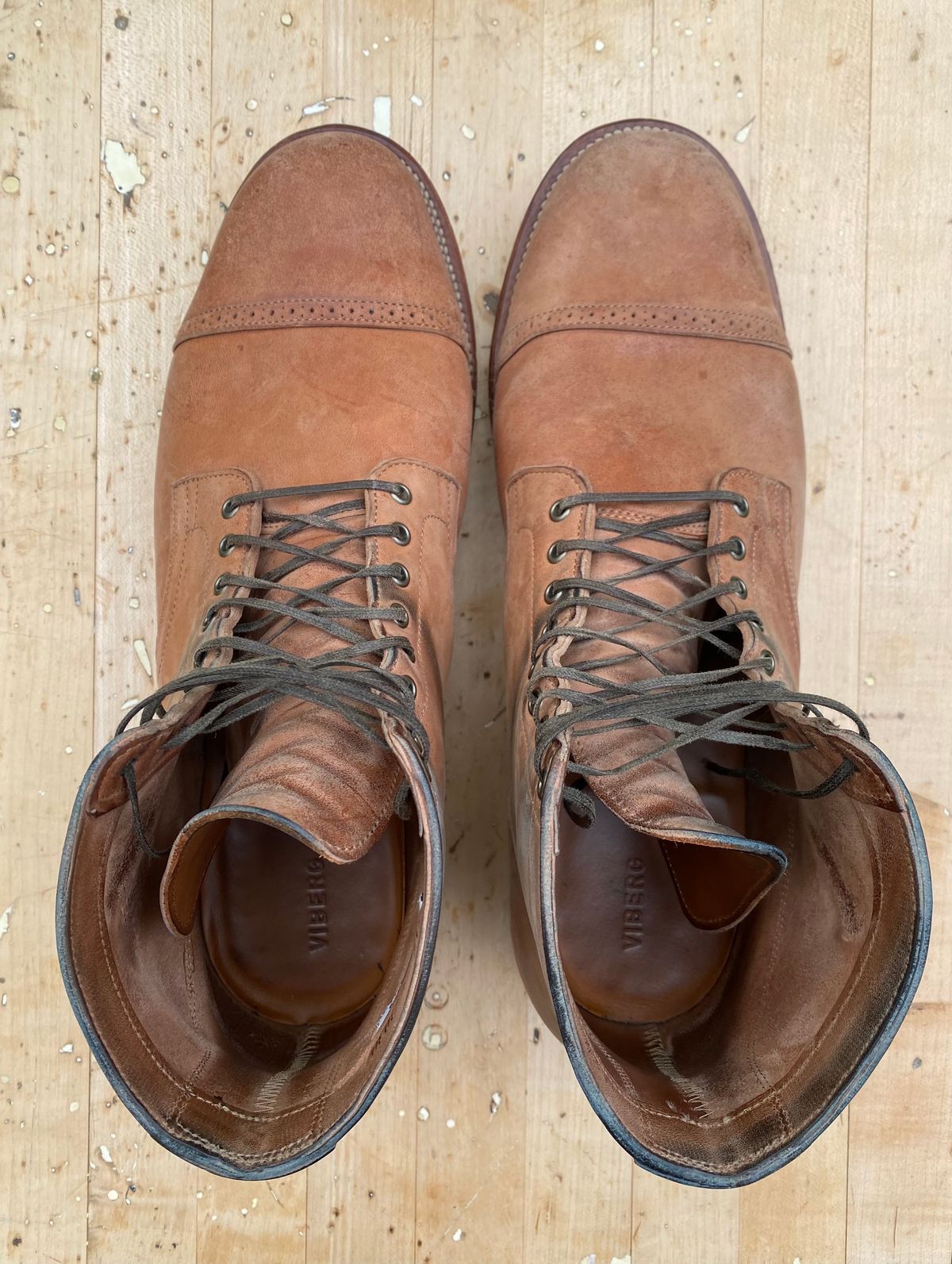 Photo by AgEcho on December 2, 2023 of the Viberg Service Boot BCT in Horween Natural Crust Double Cordovan.