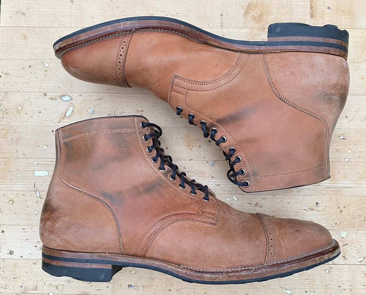 Photo by AgEcho on January 1, 2024 of the Viberg Service Boot BCT in Horween Natural Crust Double Cordovan.