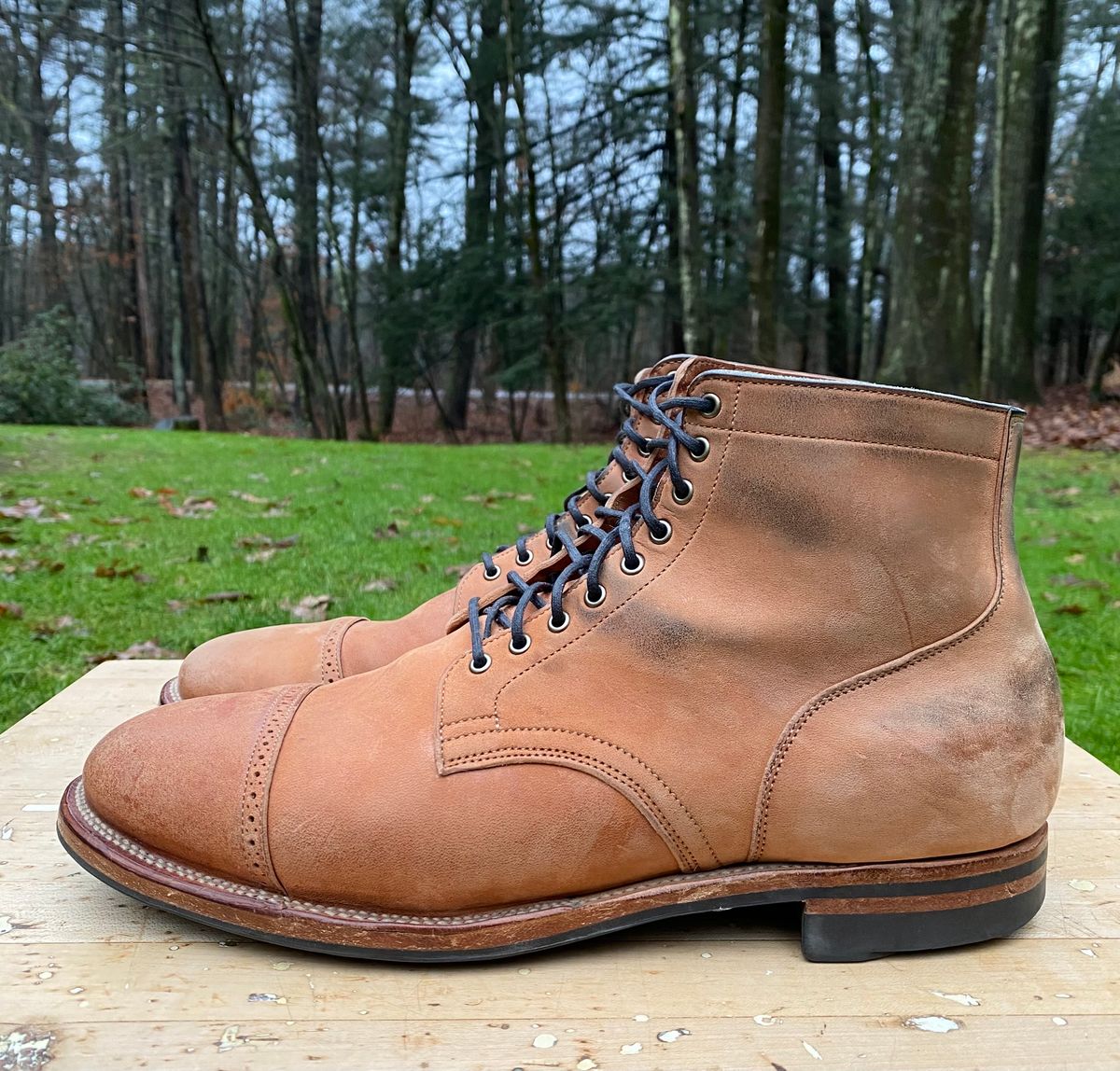 Photo by AgEcho on January 1, 2024 of the Viberg Service Boot BCT in Horween Natural Crust Double Cordovan.