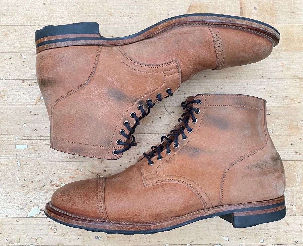 Photo by AgEcho on January 1, 2024 of the Viberg Service Boot BCT in Horween Natural Crust Double Cordovan.