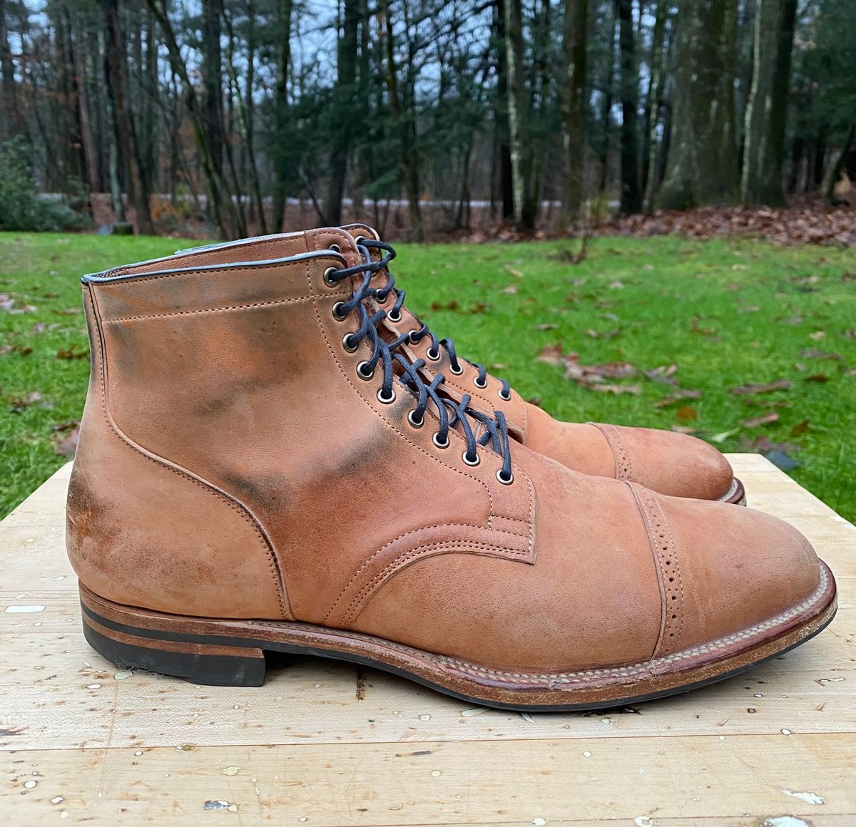 Photo by AgEcho on January 1, 2024 of the Viberg Service Boot BCT in Horween Natural Crust Double Cordovan.
