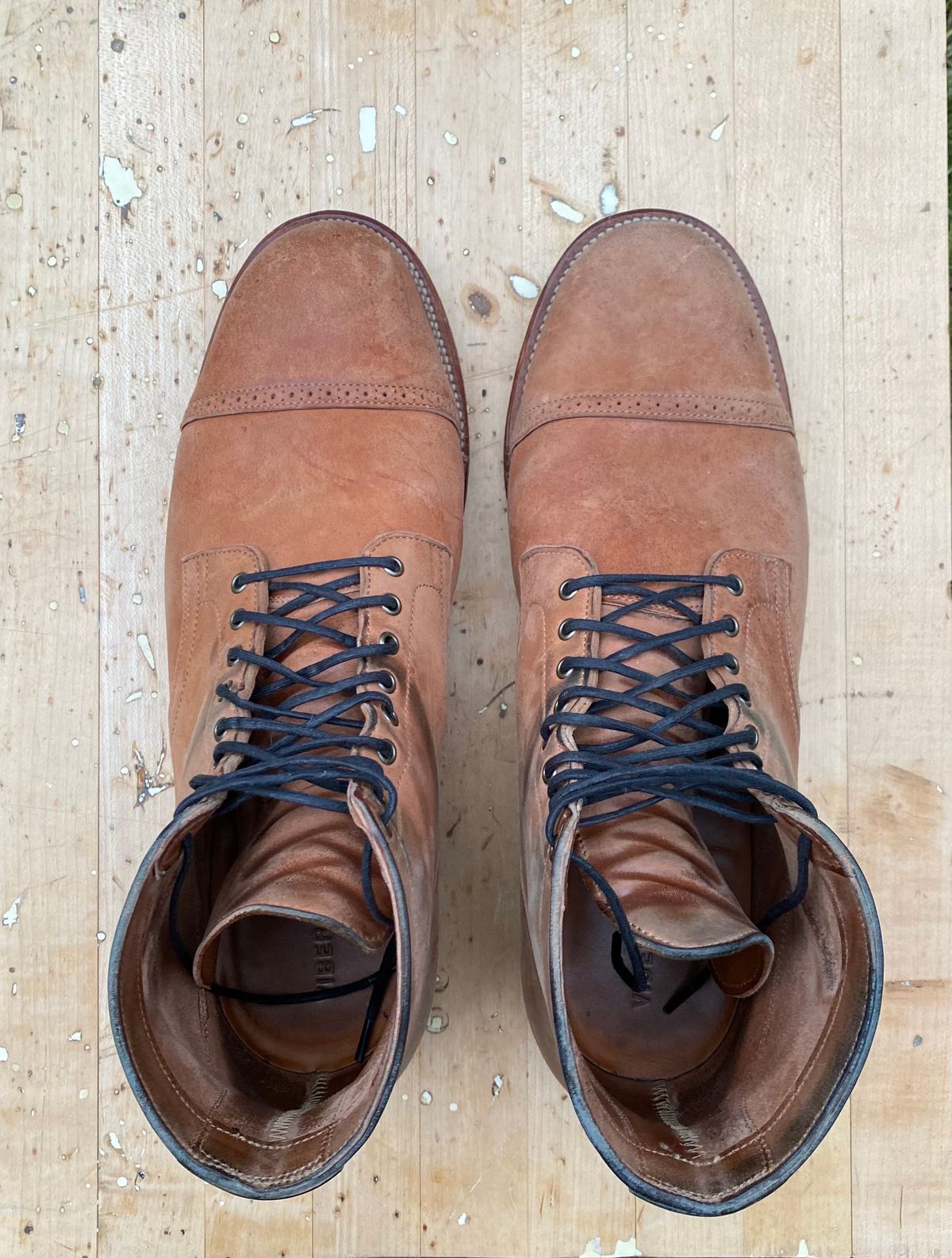 Photo by AgEcho on January 1, 2024 of the Viberg Service Boot BCT in Horween Natural Crust Double Cordovan.