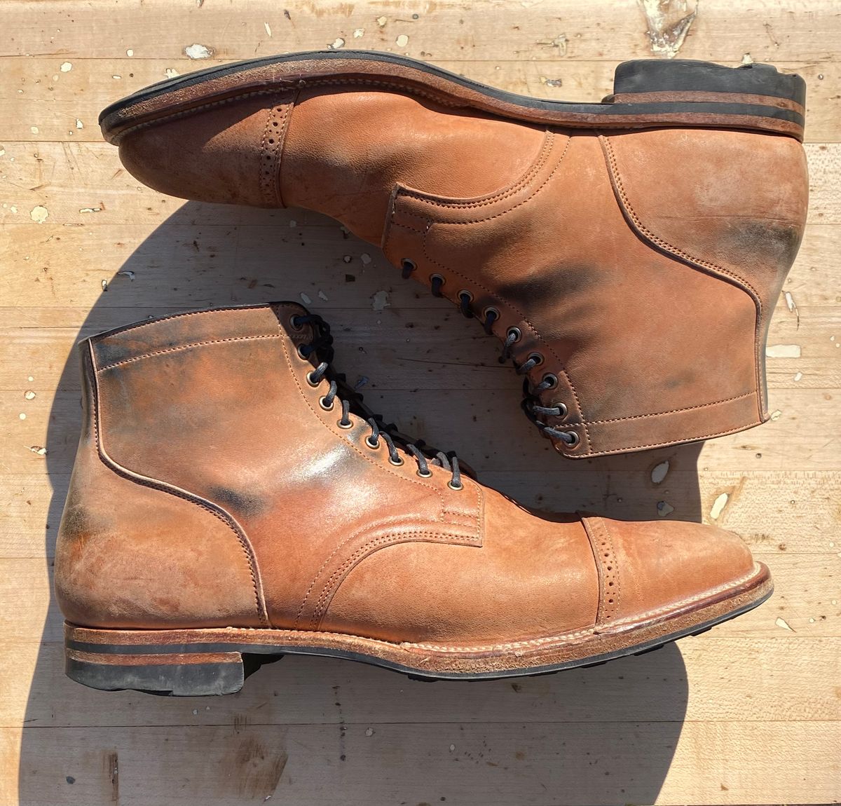 Photo by AgEcho on March 1, 2024 of the Viberg Service Boot BCT in Horween Natural Crust Double Cordovan.