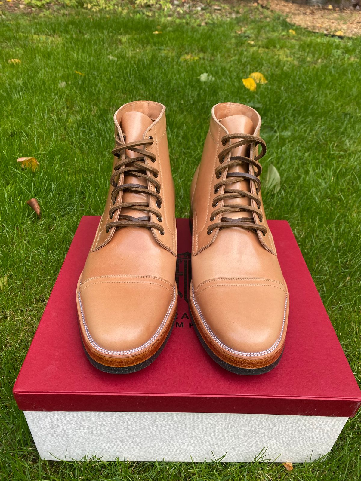 Photo by AgEcho on October 1, 2022 of the Tahura Captoelari in Shinki Natural Shell Cordovan.