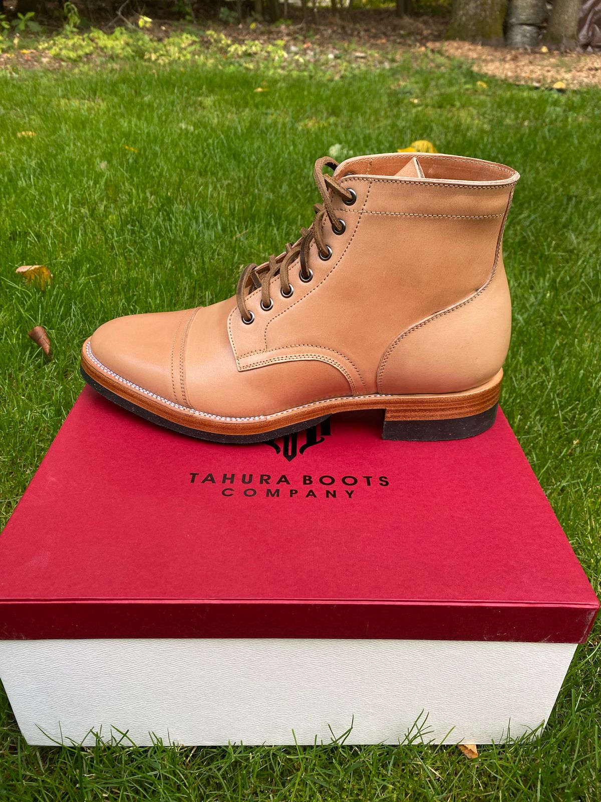 Photo by AgEcho on October 1, 2022 of the Tahura Captoelari in Shinki Natural Shell Cordovan.