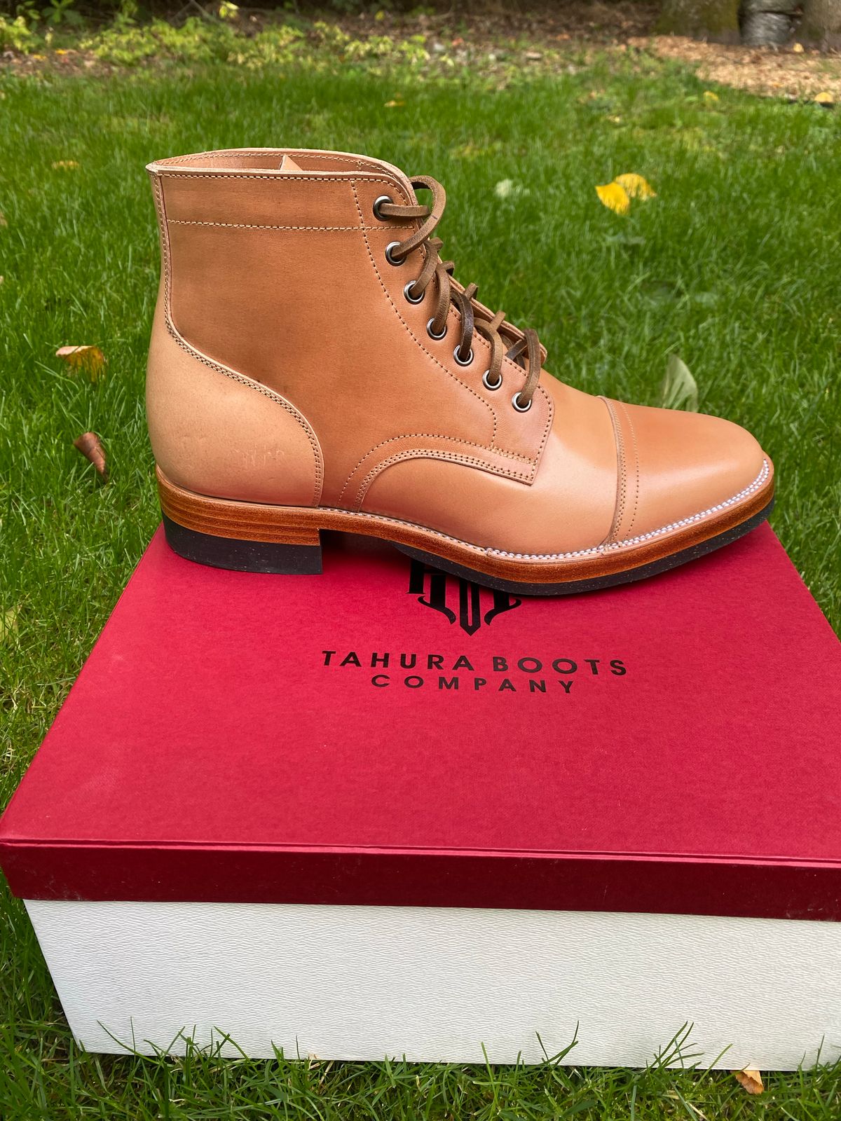 Photo by AgEcho on October 1, 2022 of the Tahura Captoelari in Shinki Natural Shell Cordovan.