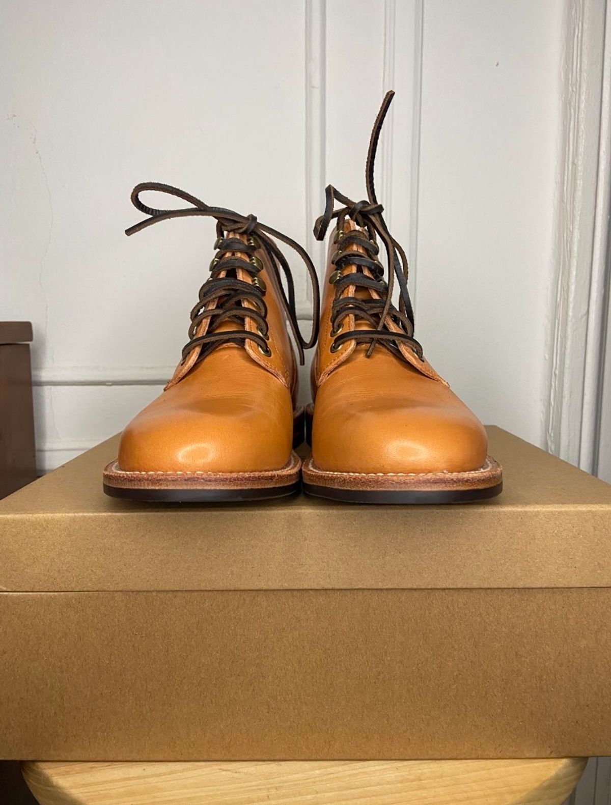 Photo by bootsabouttown on October 1, 2022 of the Grant Stone Diesel Boot in Horween English Tan Essex.