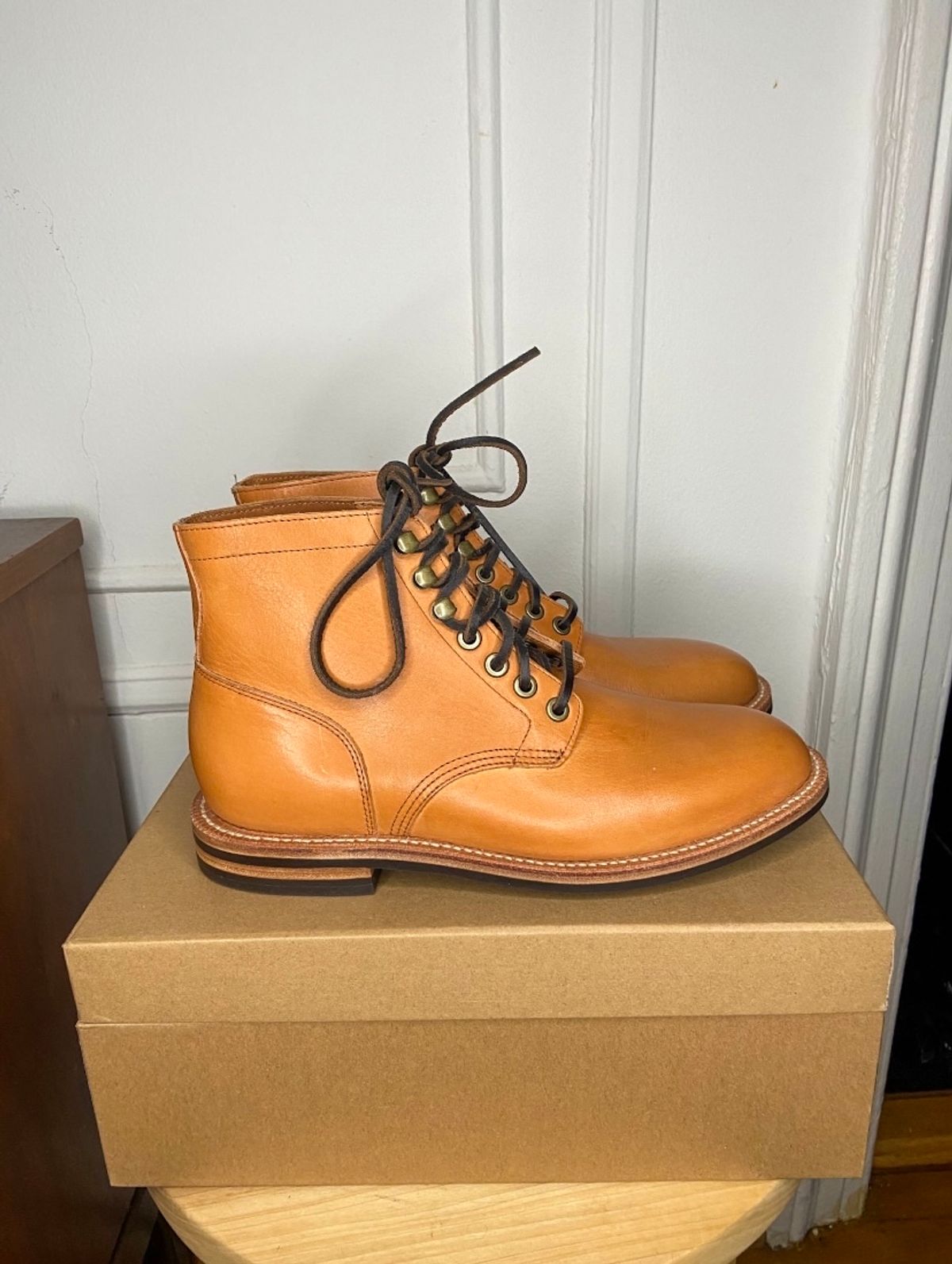 Photo by bootsabouttown on October 1, 2022 of the Grant Stone Diesel Boot in Horween English Tan Essex.