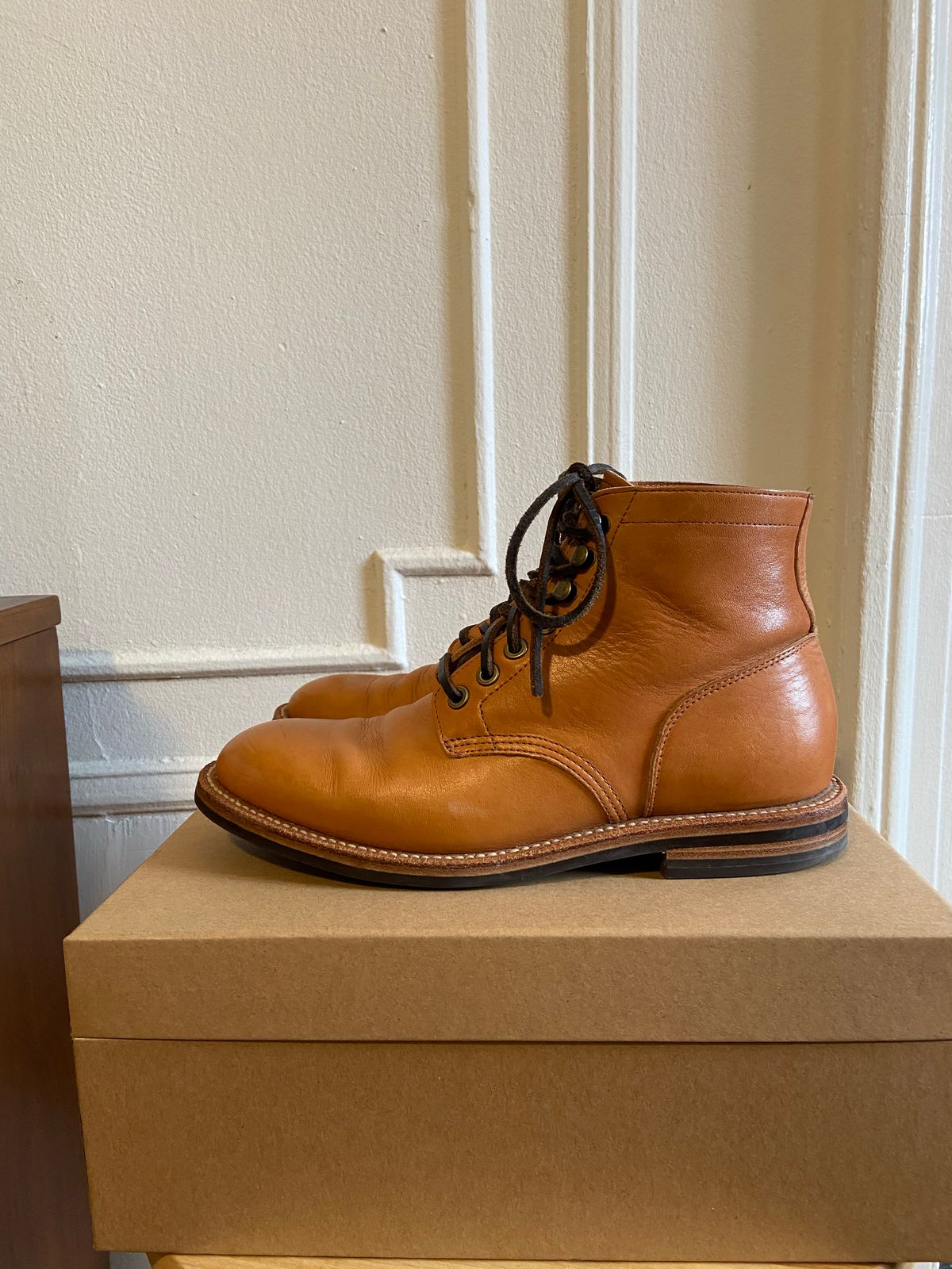 Photo by bootsabouttown on November 1, 2022 of the Grant Stone Diesel Boot in Horween English Tan Essex.