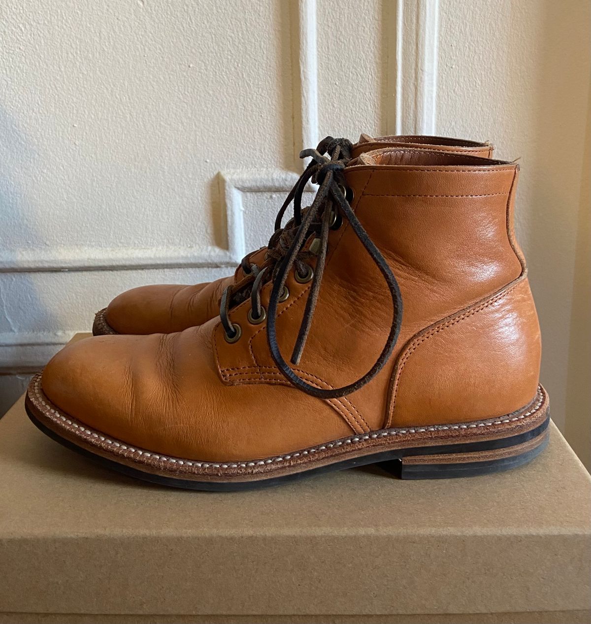 Photo by bootsabouttown on December 5, 2022 of the Grant Stone Diesel Boot in Horween English Tan Essex.