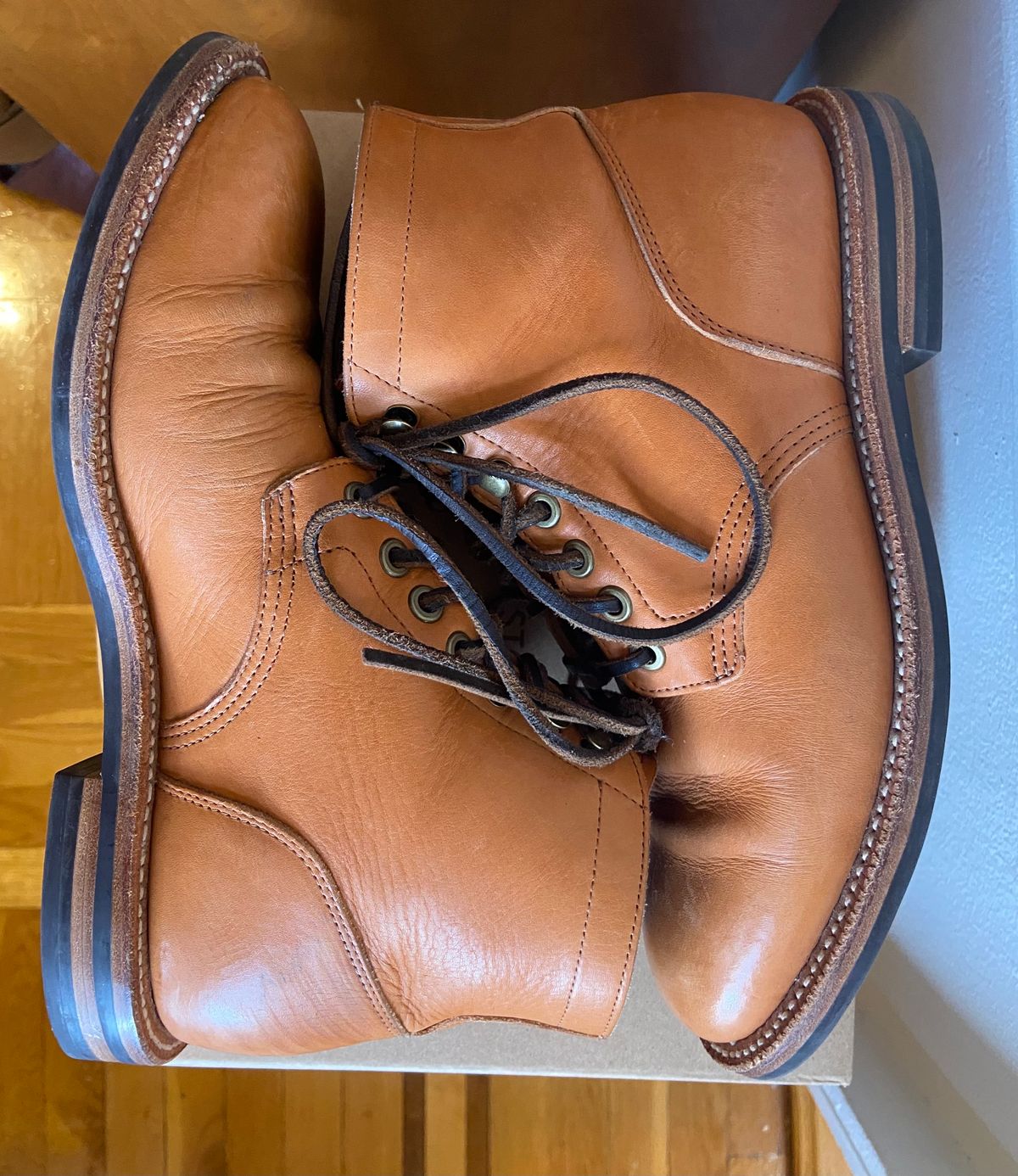 Photo by bootsabouttown on December 5, 2022 of the Grant Stone Diesel Boot in Horween English Tan Essex.