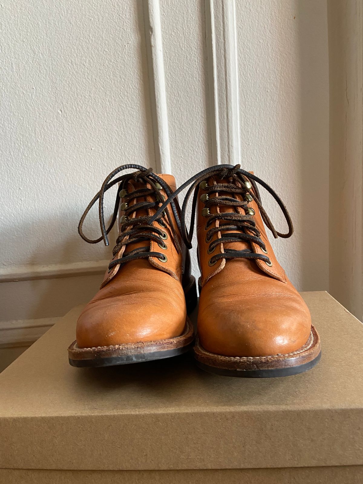 Photo by bootsabouttown on February 5, 2023 of the Grant Stone Diesel Boot in Horween English Tan Essex.